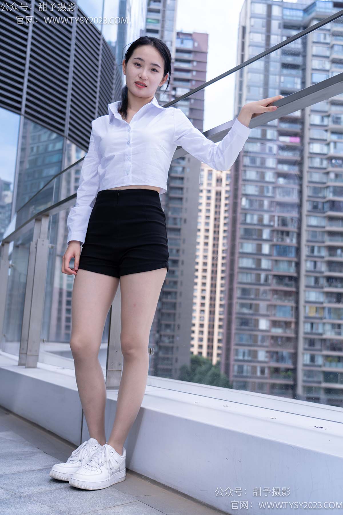 甜予摄影 NO.063 思思-板鞋、油亮灰丝（脚尖透明款）