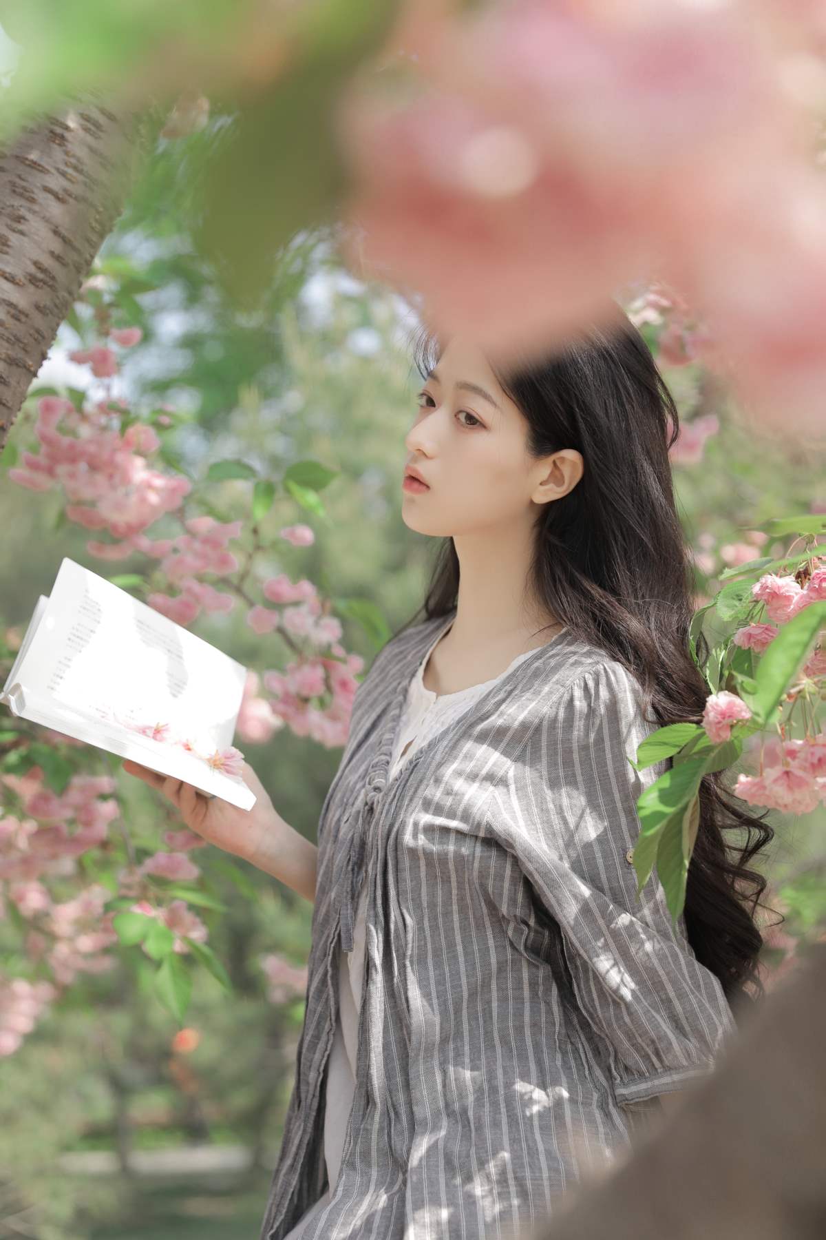 [YITUYU艺图语]2024.07.17 落花有时 徐嘉悦 预览图 - 2