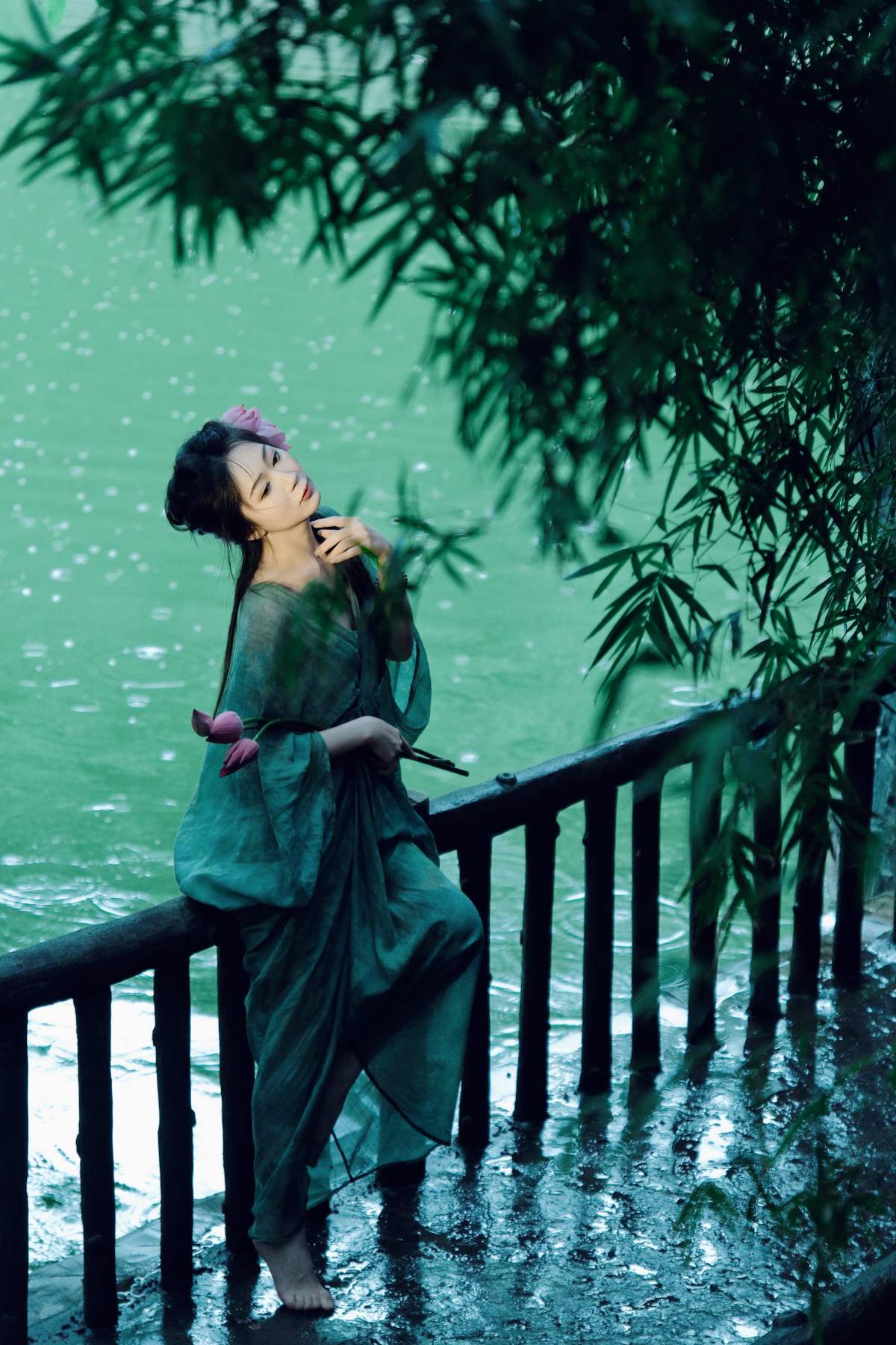 [YITUYU艺图语]2024.07.19 雨中荷 文鱼 预览图 - 2