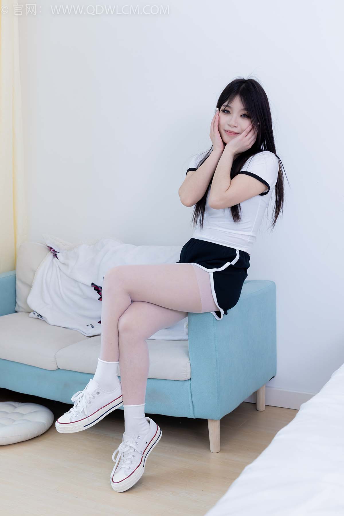 物恋传媒 NO.2068 闪闪-一行朱砂 预览图 - 2