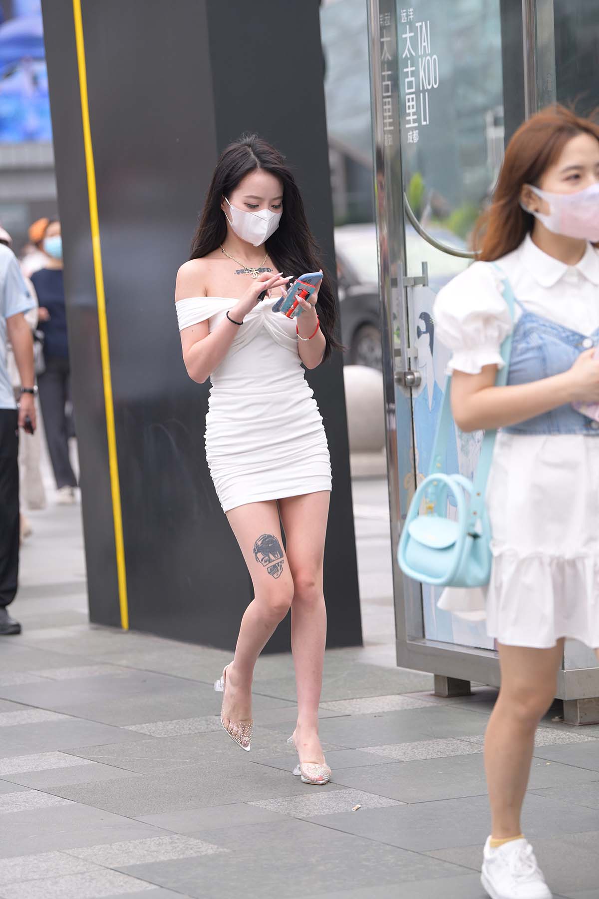 精选街拍作品 NO.2694 白色修身裙