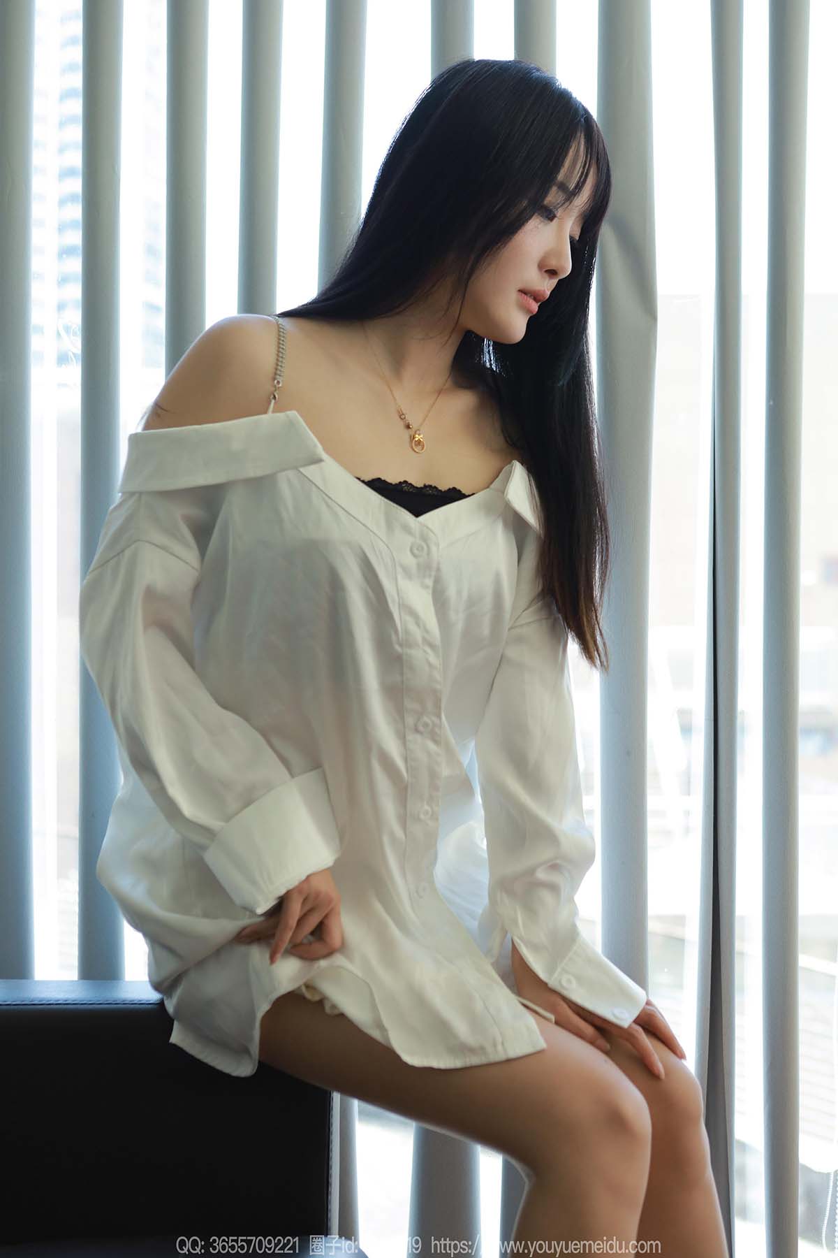 [IESS异思趣向] 2024.08.26 丝享家1829：婉萍《一字肩衬衣》