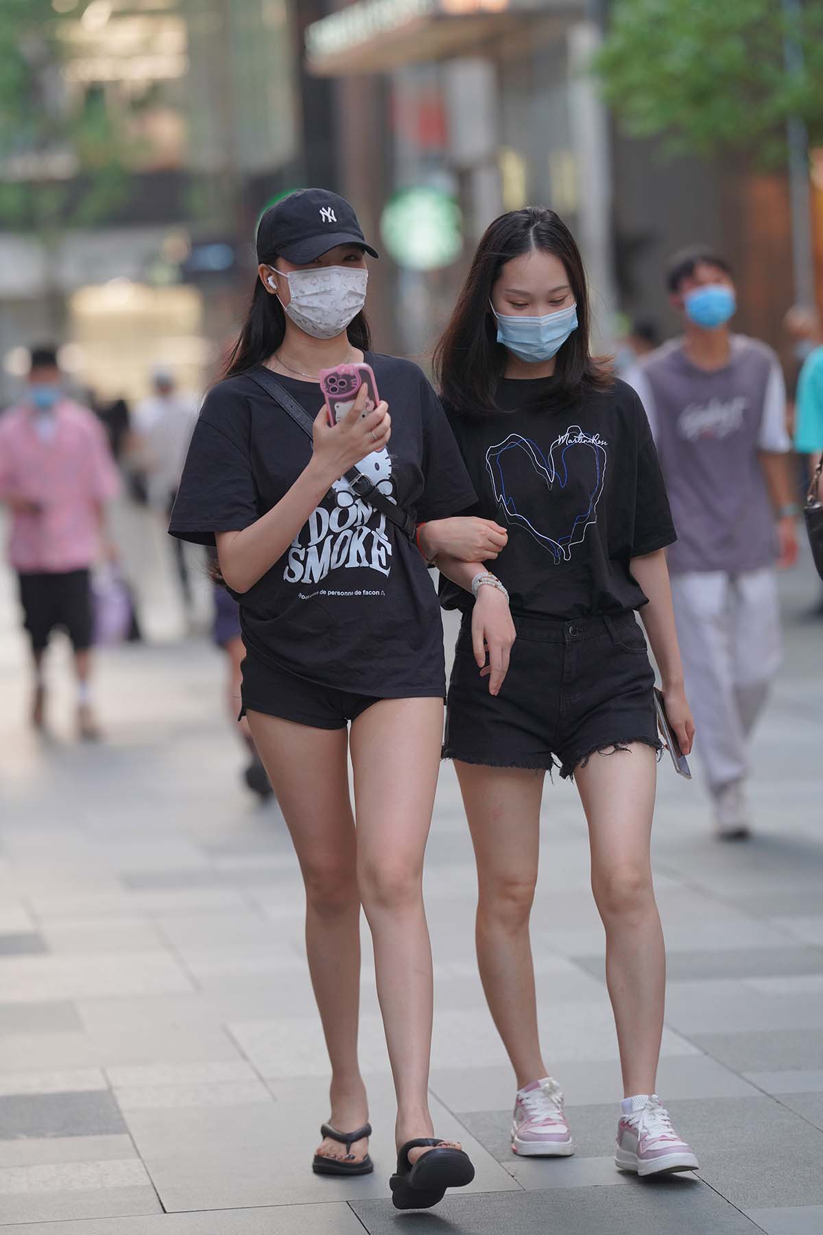 精选街拍作品 NO.2732 清秀美丽姐妹