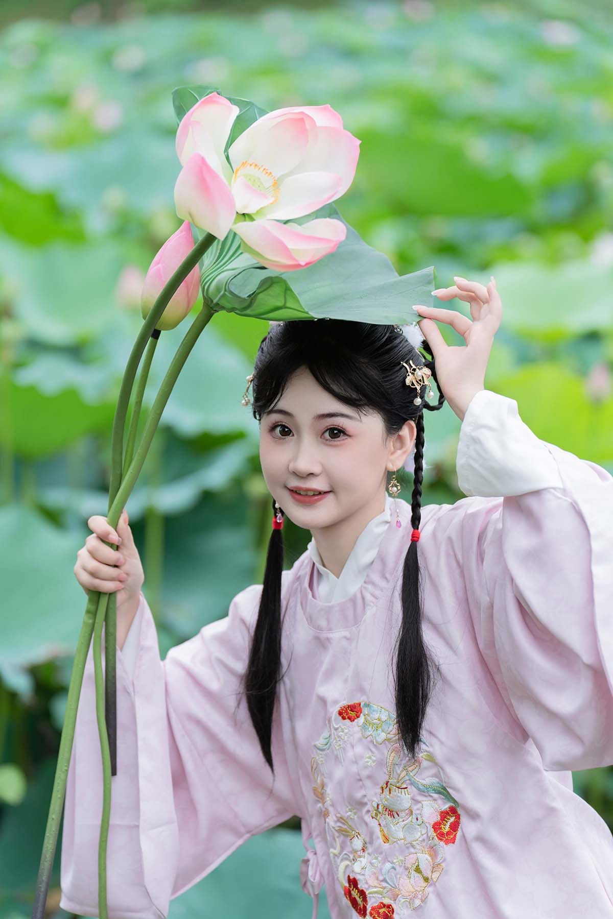 [YITUYU艺图语]2024.08.08 荷花的夏天 湫一只岁岁