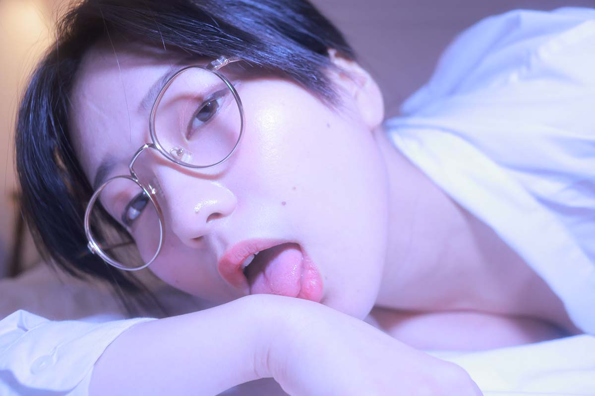 Sehee – Glasses Shirt