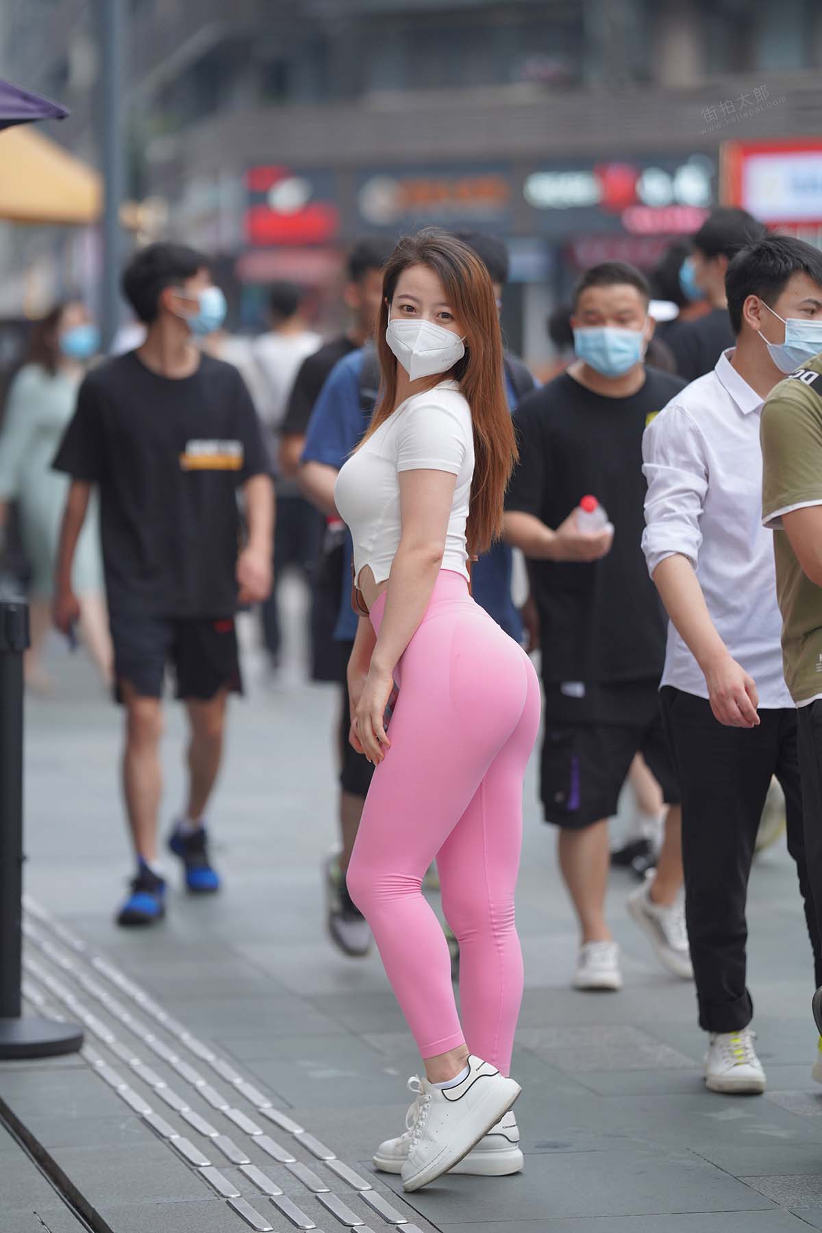 精选街拍作品 NO.2895 粉色系减龄吸睛