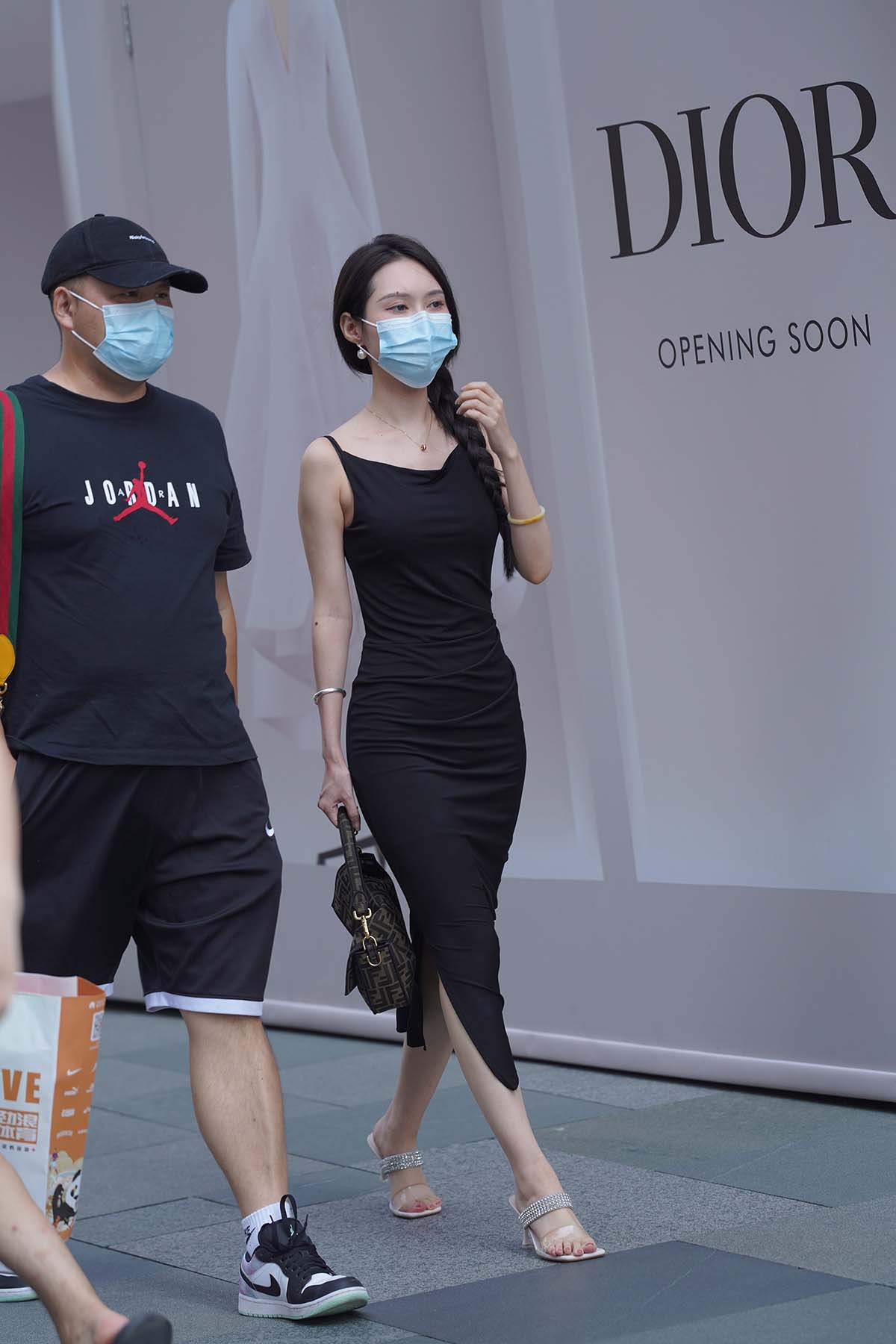 精选街拍作品 NO.2909 简约的黑色长裙