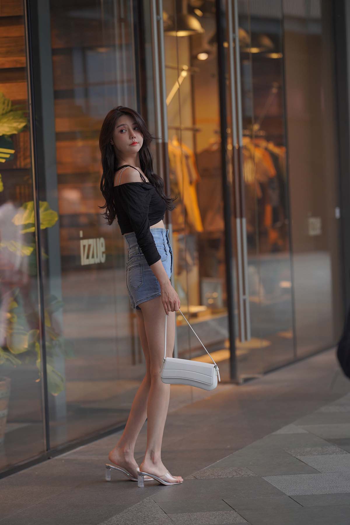 精选街拍作品 NO.2973 高腰牛仔短裤