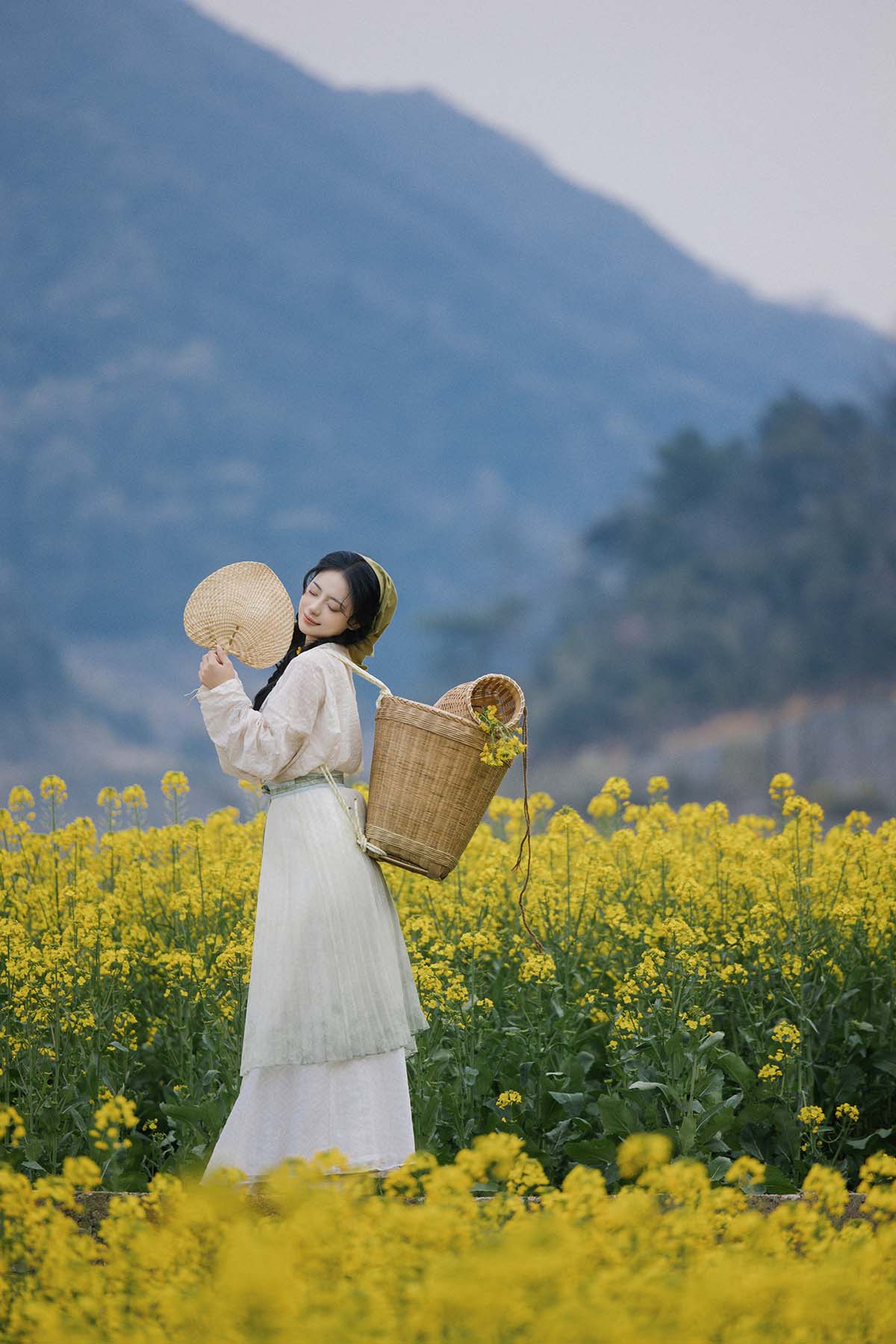 [YITUYU艺图语]2024.10.29 油菜花与少女 衔鹿 预览图 - 2