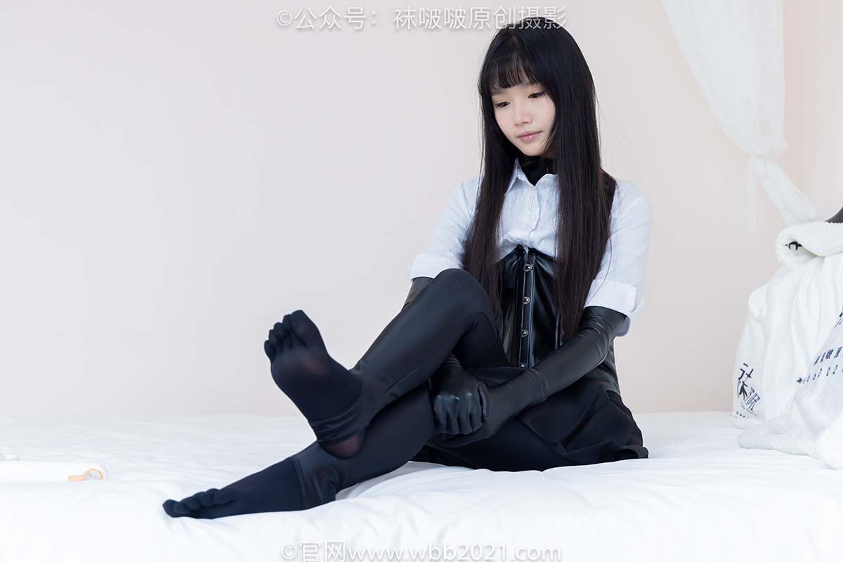 [BoBoSocks袜啵啵]NO.499 甜甜圈-高跟长靴、踩脚裤、厚黑丝五指袜、黑皮手套、裤里丝 预览图 - 2