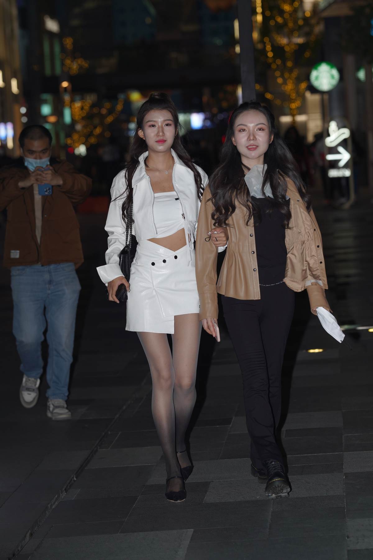 精选街拍作品 NO.3514 白色套装皮裙