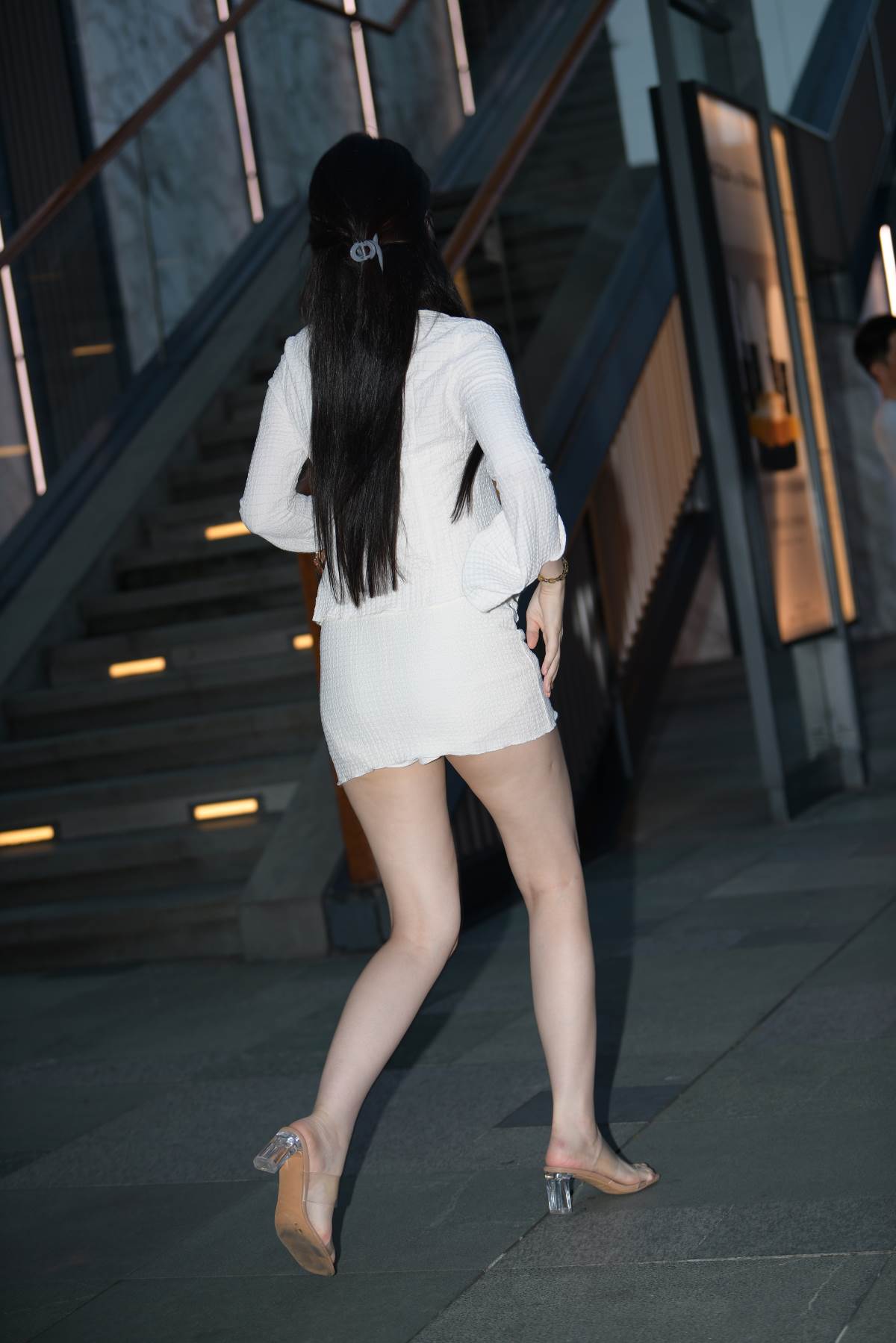 精选街拍作品 NO.3542 白色套装裙