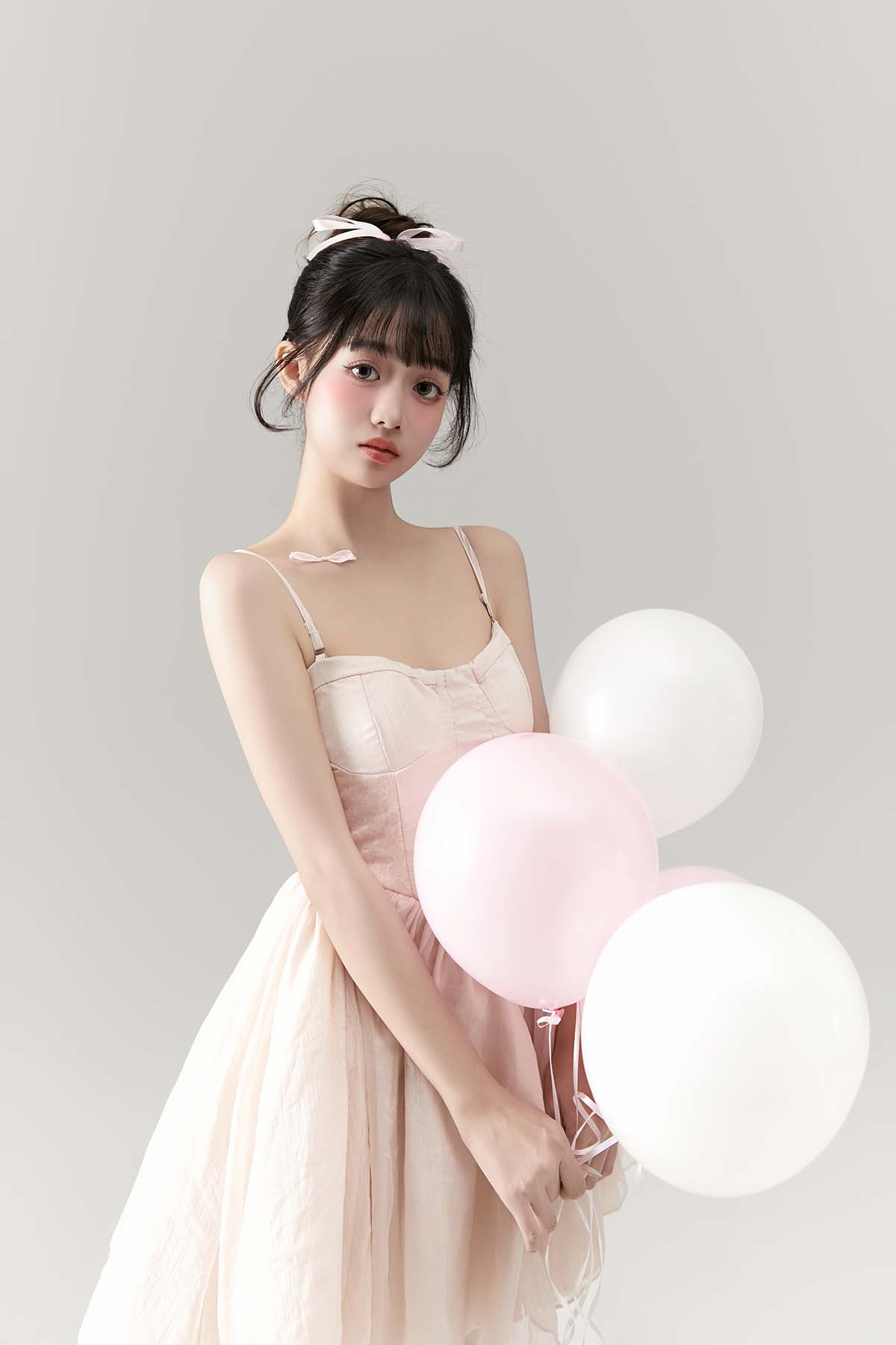 [YITUYU艺图语]2025.01.01 芭蕾少女生日写真 菠萝包