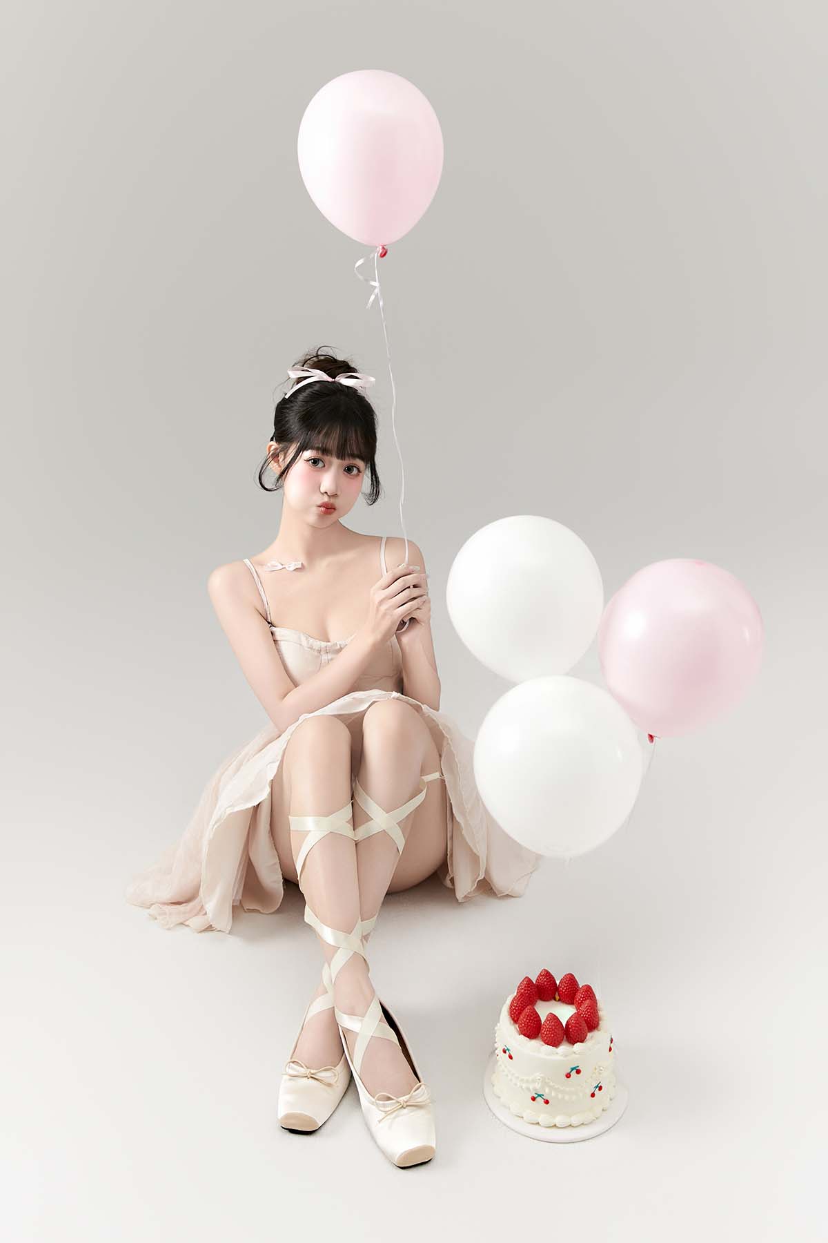 [YITUYU艺图语]2025.01.01 芭蕾少女生日写真 菠萝包 预览图 - 2
