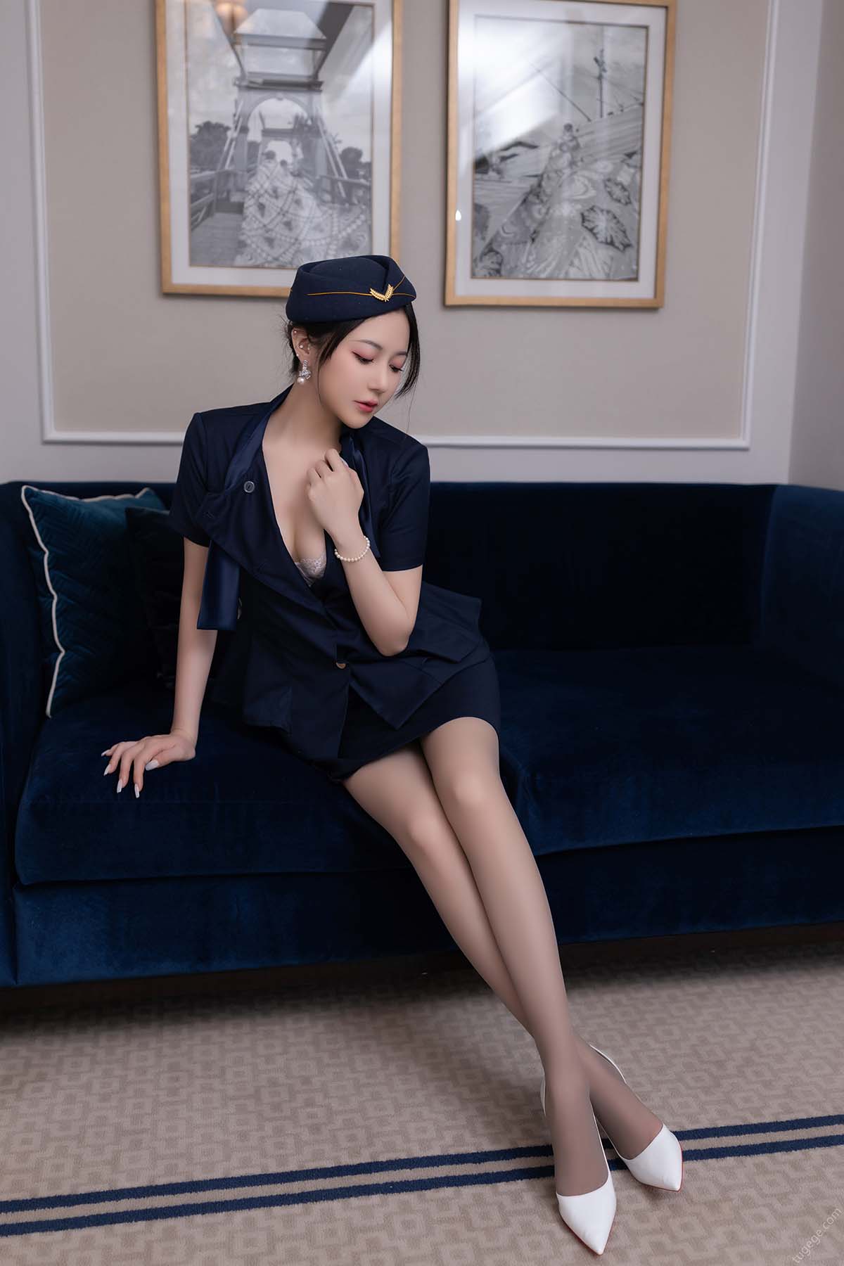 秀人名模鱼子酱Fish《空姐制服》写真