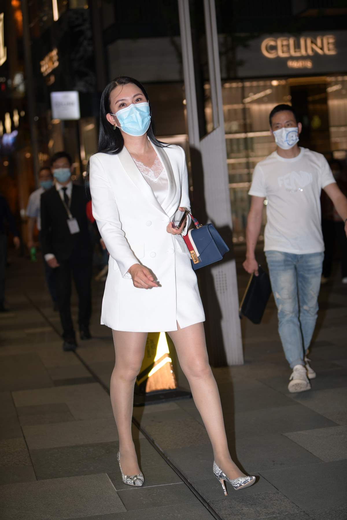 精选街拍作品 NO.3828 白色西装裙