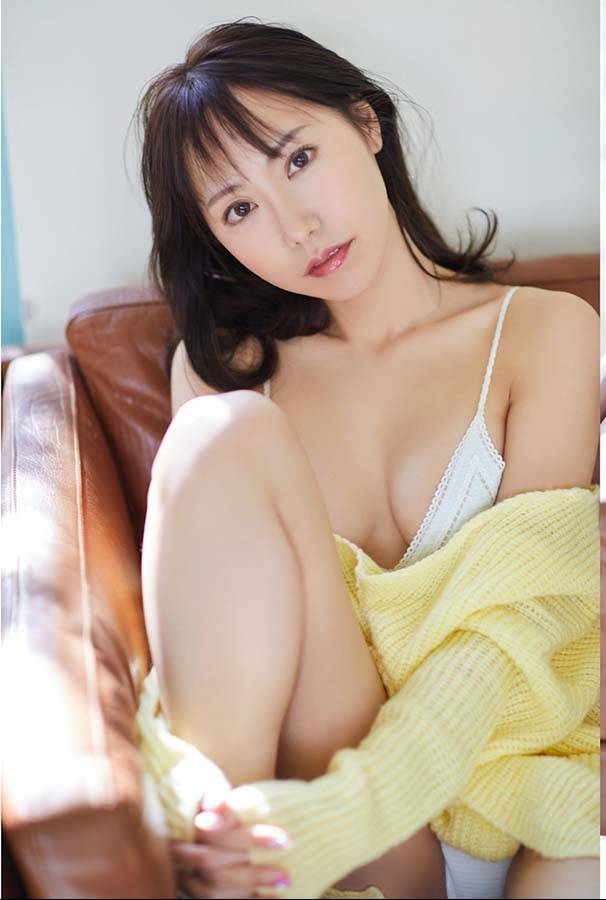 戌丸凛々子 – 現役大手広告代理店OLのグラマラスBODY vol.2