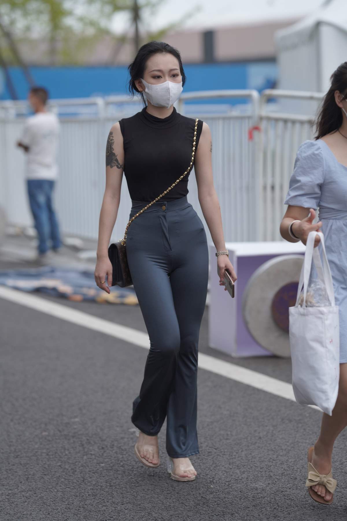 精选街拍作品 NO.3852 修身装好身材纹身