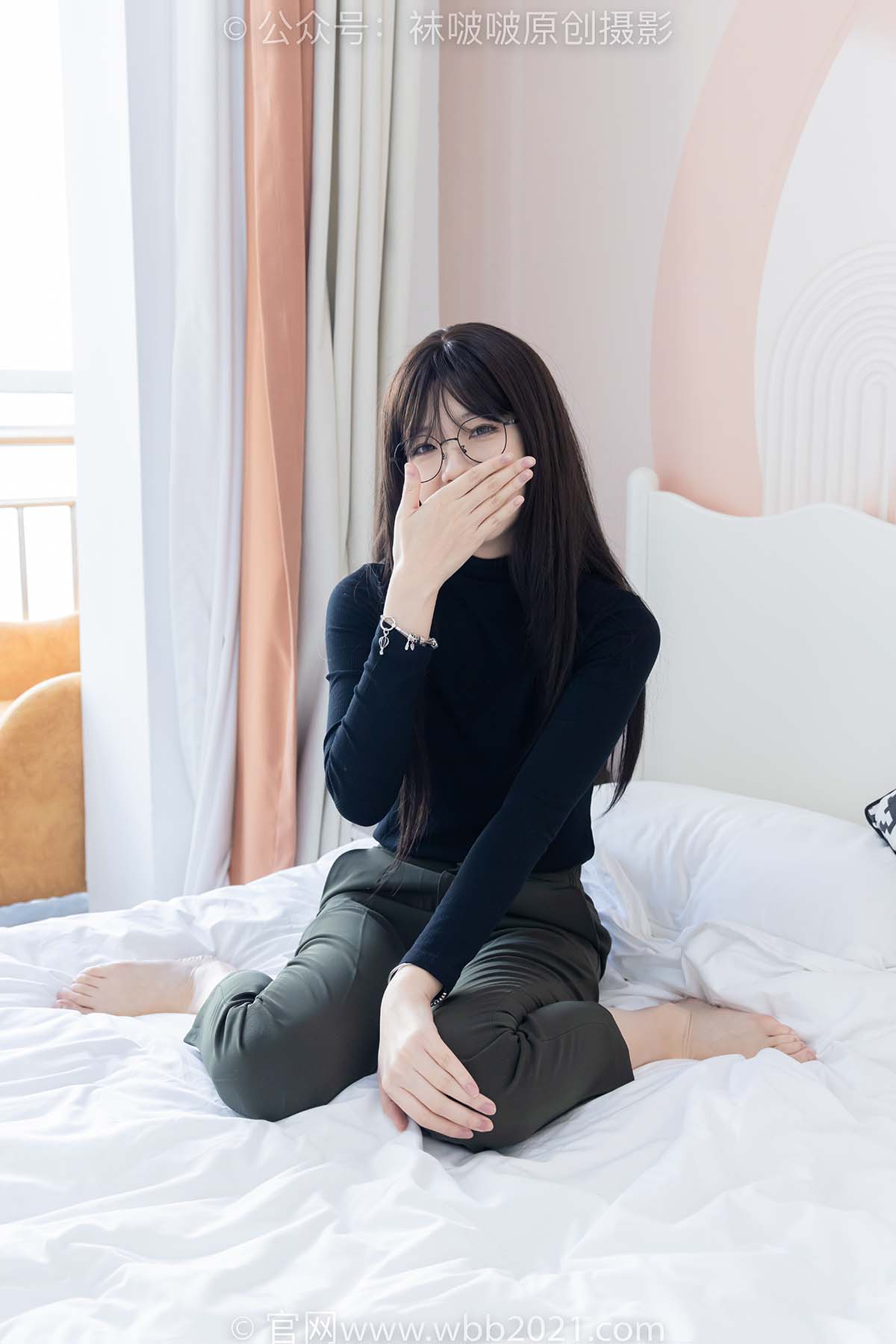 [BoBoSocks袜啵啵]NO.519 小甜豆 高跟鞋、薄黑丝、裸足、ol制服、裤里丝 预览图 - 2