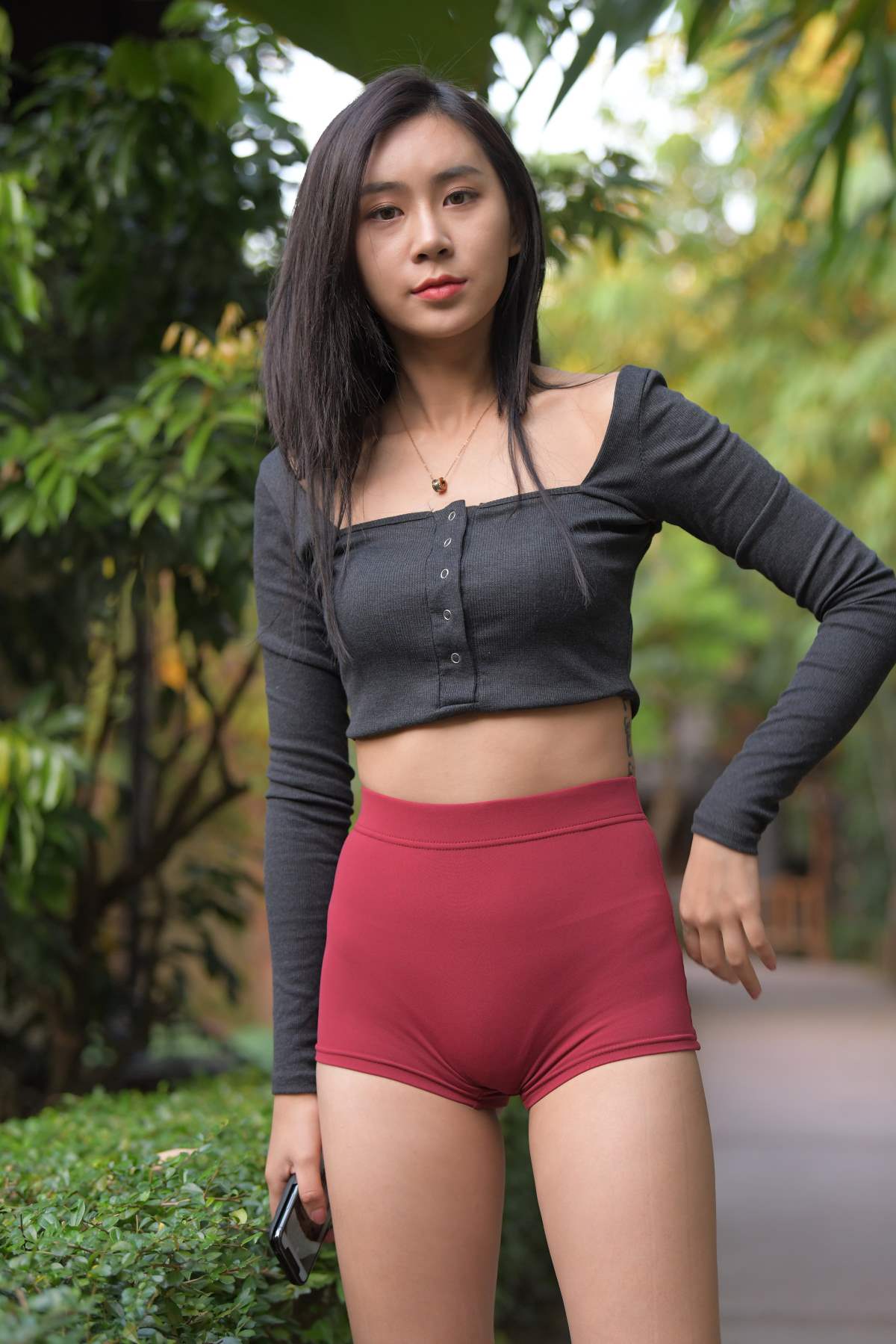 精选街拍作品 NO.3933 红色瑜伽短裤