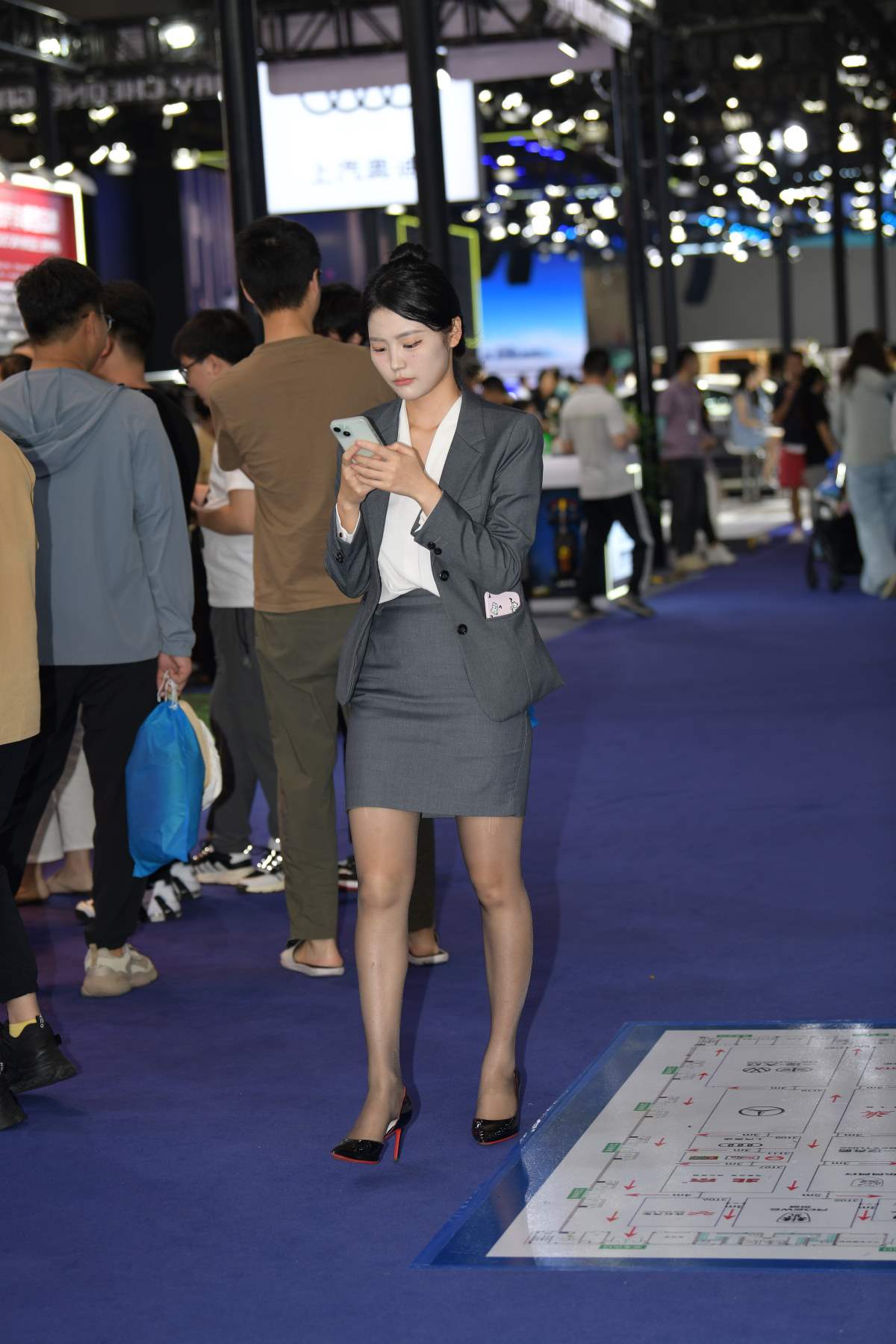 精选街拍作品 NO.3963 销售小姐姐