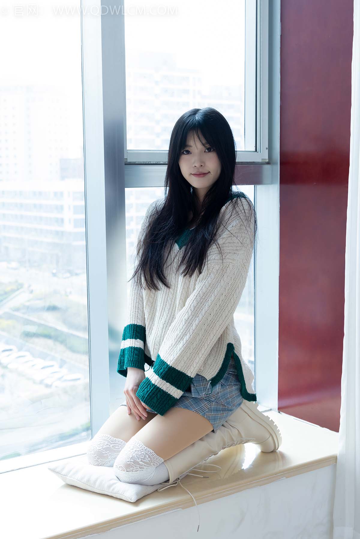 物恋传媒 NO.2312 茯苓-长靴、过膝白棉袜、厚肉丝