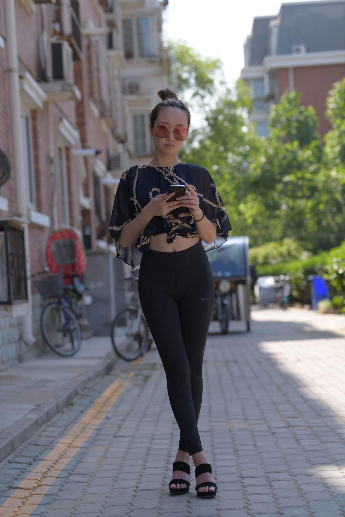 精选街拍作品 NO.4007 黑色瑜伽裤MM