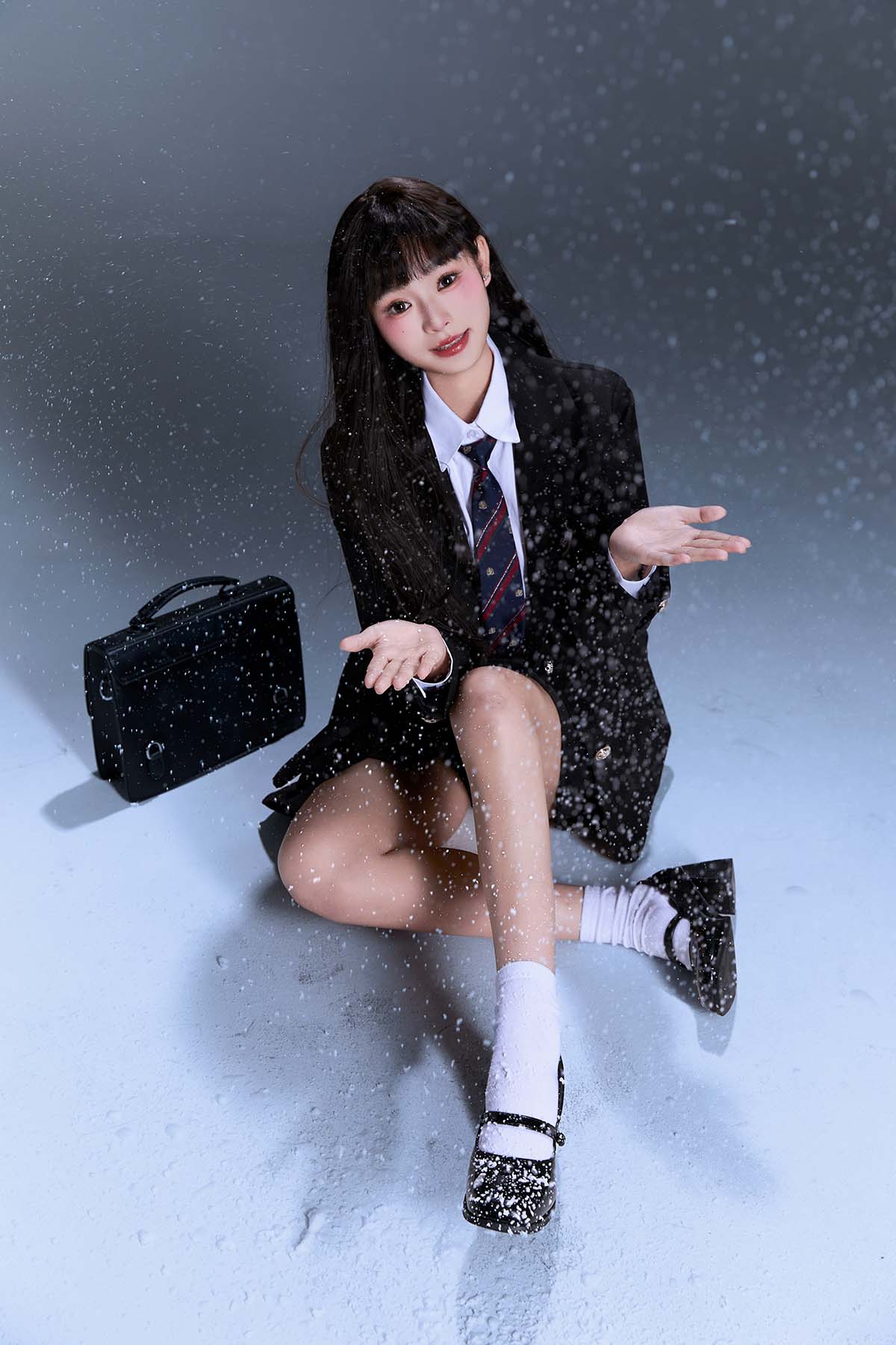 [YITUYU艺图语]2025.03.02 韩系雪景jk写真 啊丹 预览图 - 2