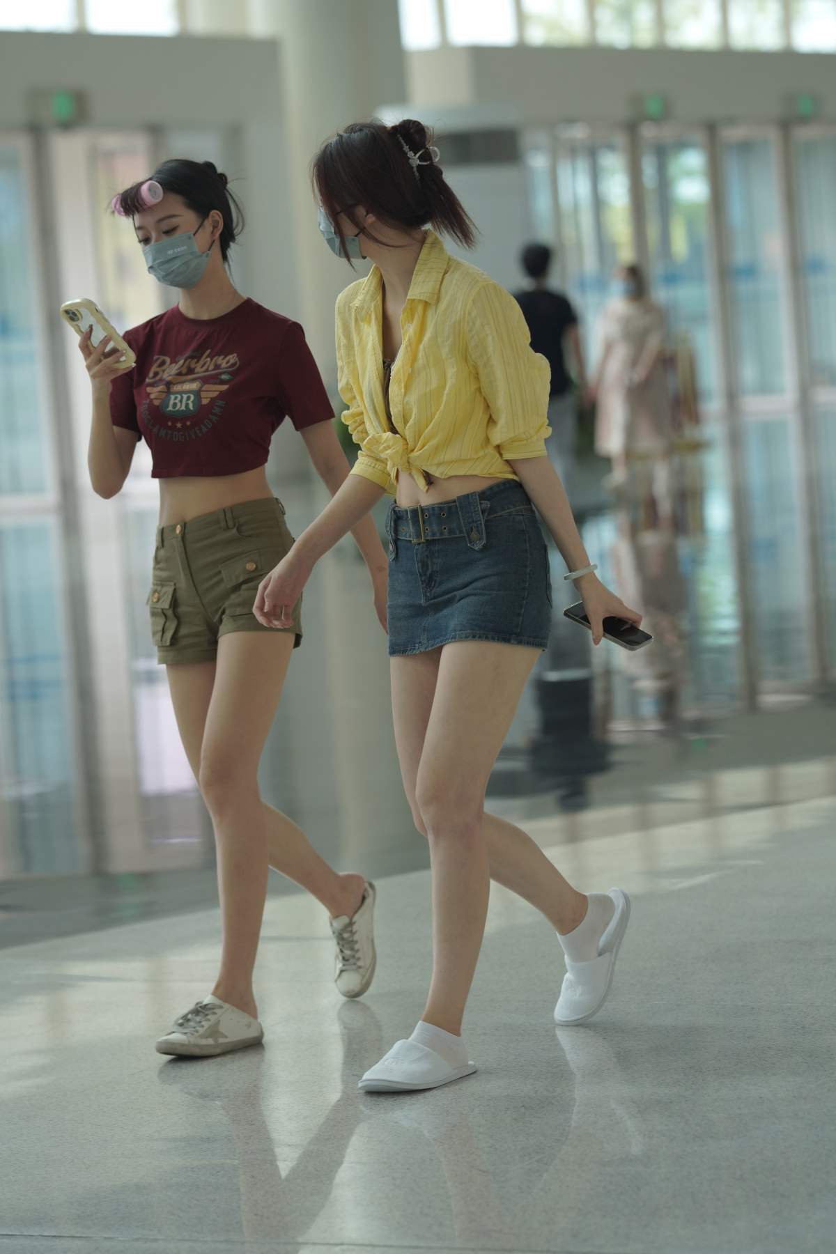 精选街拍作品 NO.4042 休闲装配短裙