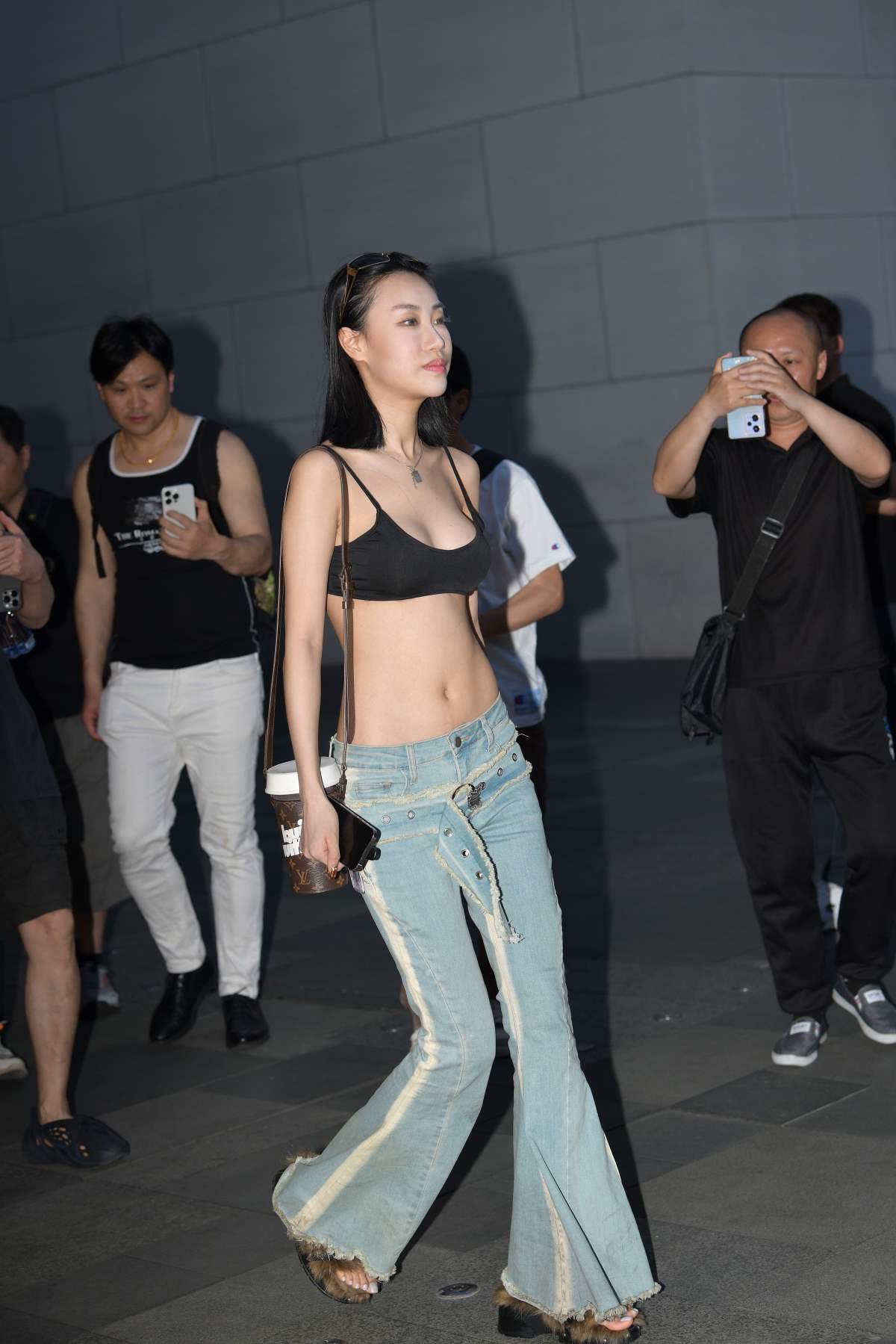 精选街拍作品 NO.4048 活力牛仔裤