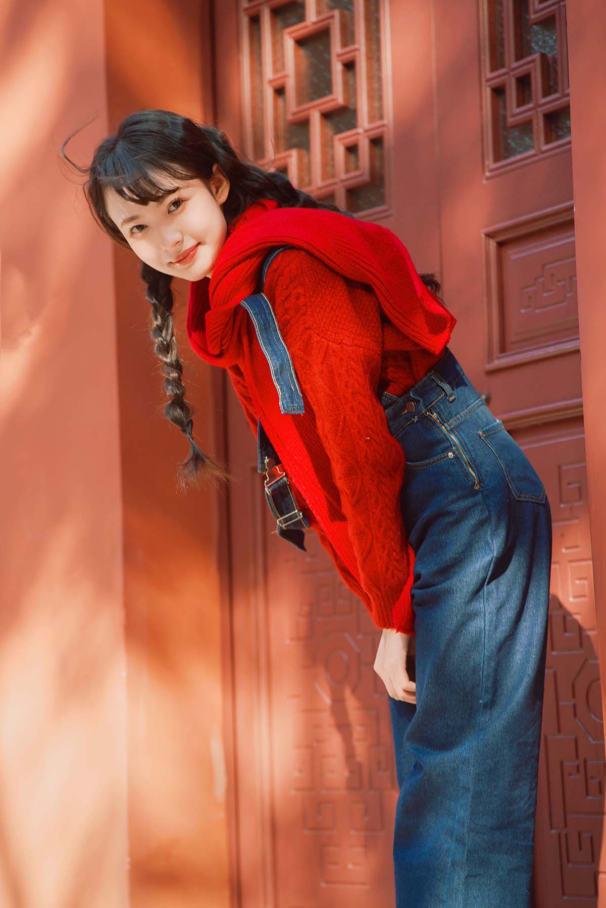 [YITUYU艺图语]2025.03.09 岁华新启，墨韵红墙间的少女绮梦 黛汐