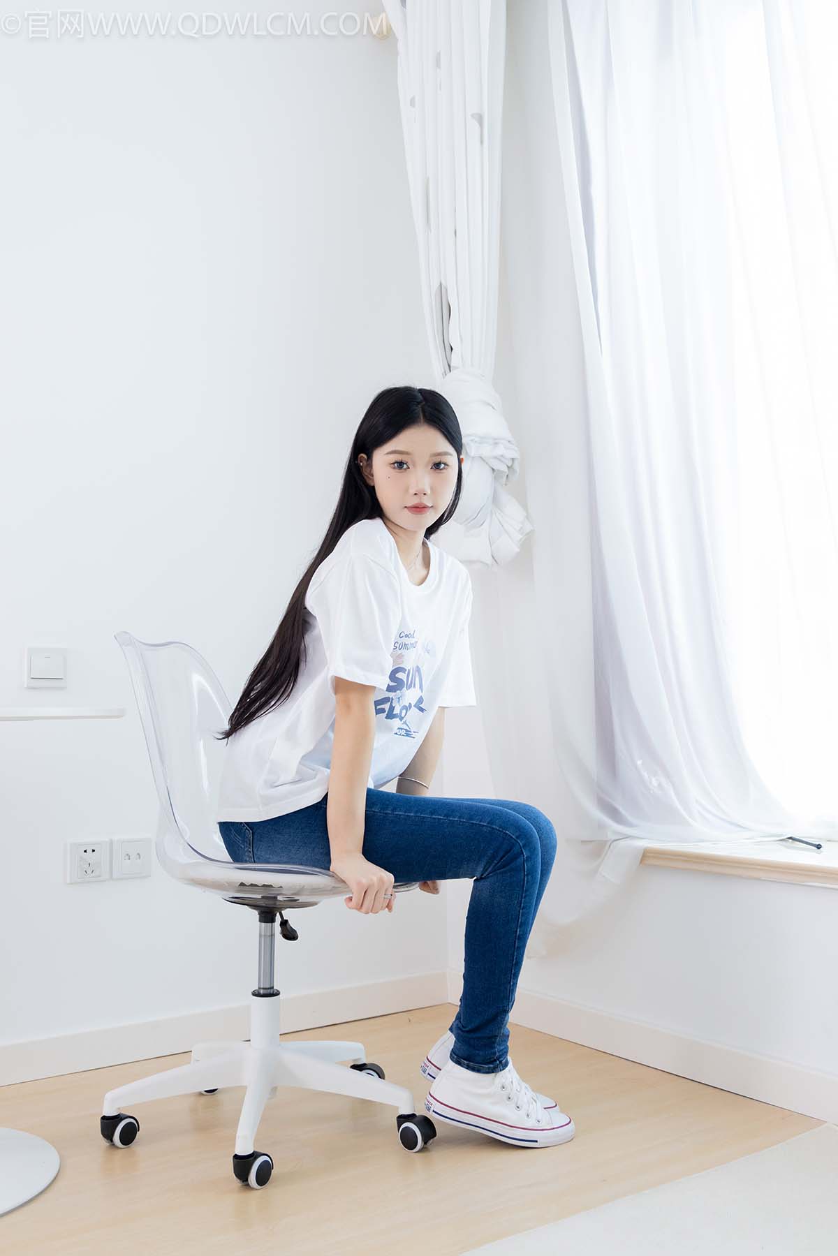 物恋传媒 NO.2329 小竹-帆布鞋、白船袜、肚子疼揉肚子剧情