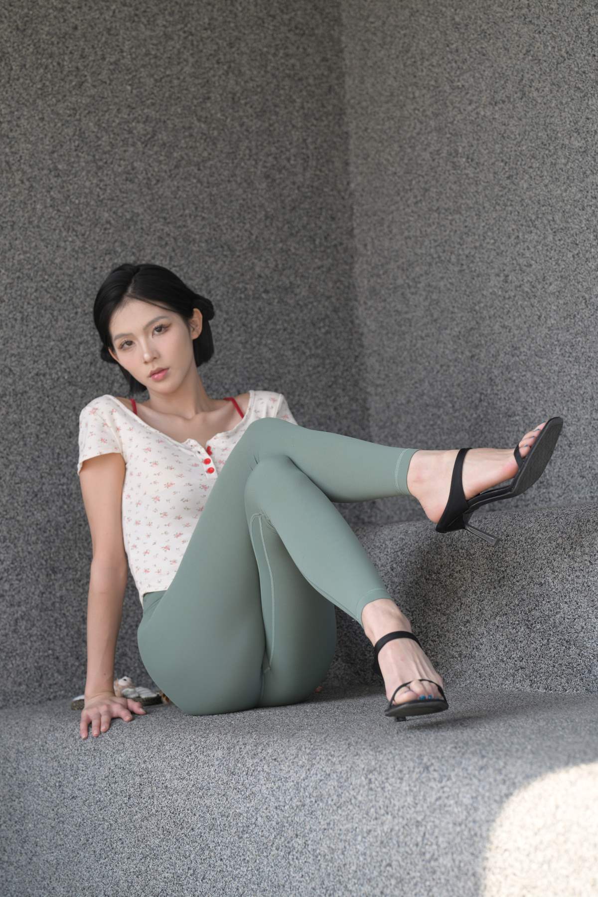 精选街拍作品 NO.4077 不吃鸡蛋街拍作品 – 柚子酱