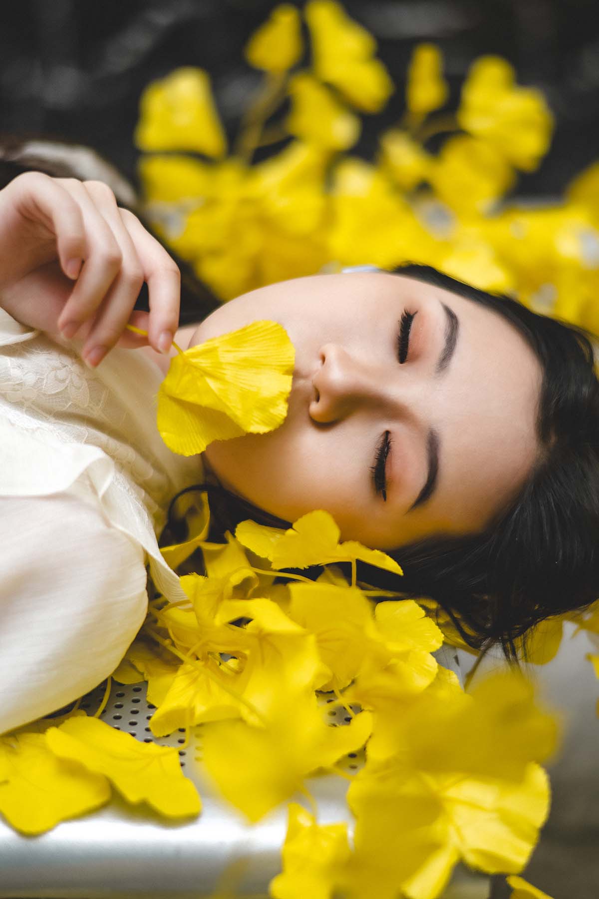 [YITUYU艺图语]2025.03.17 银杏树下 羽希 预览图 - 2