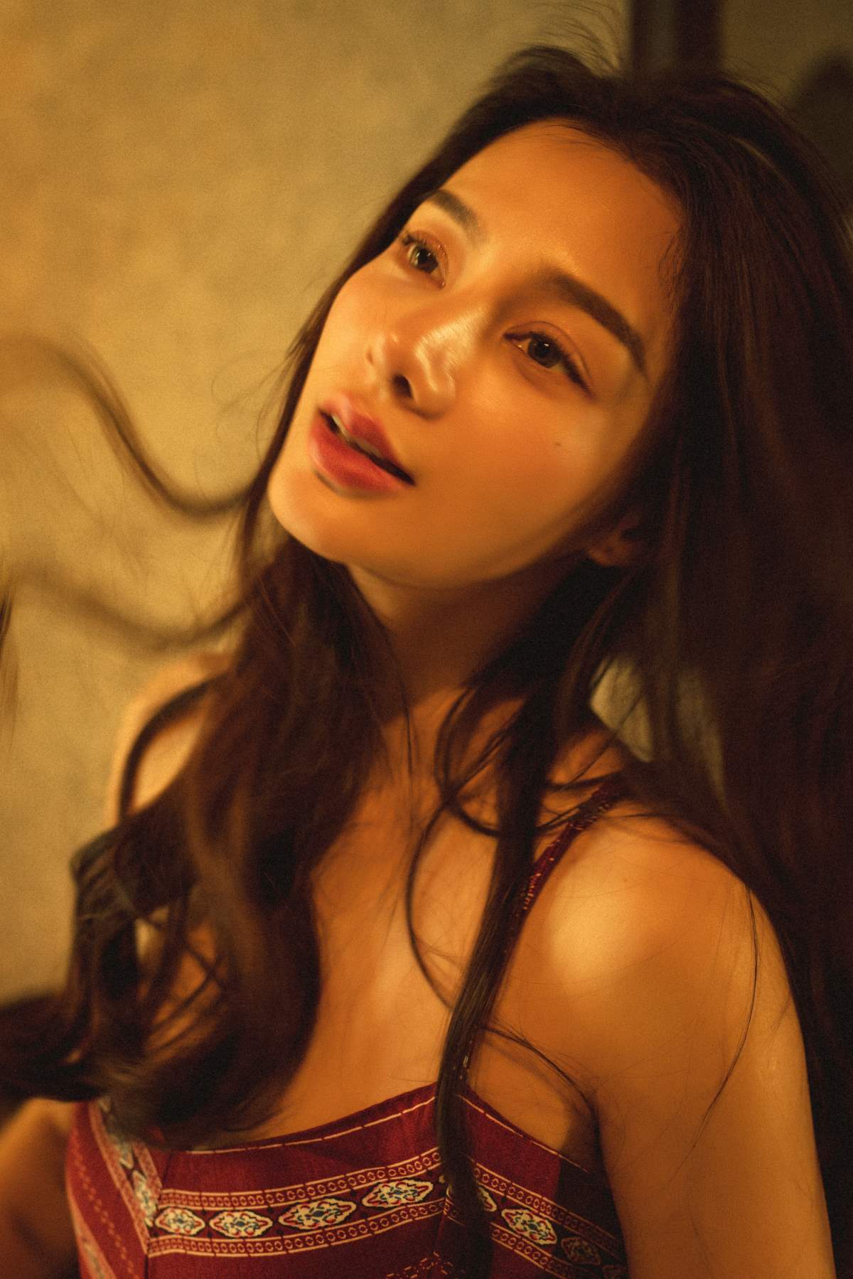 [YITUYU艺图语]2025.03.20 昏暗灯光下蔓延的暧昧气息 姝雯同学