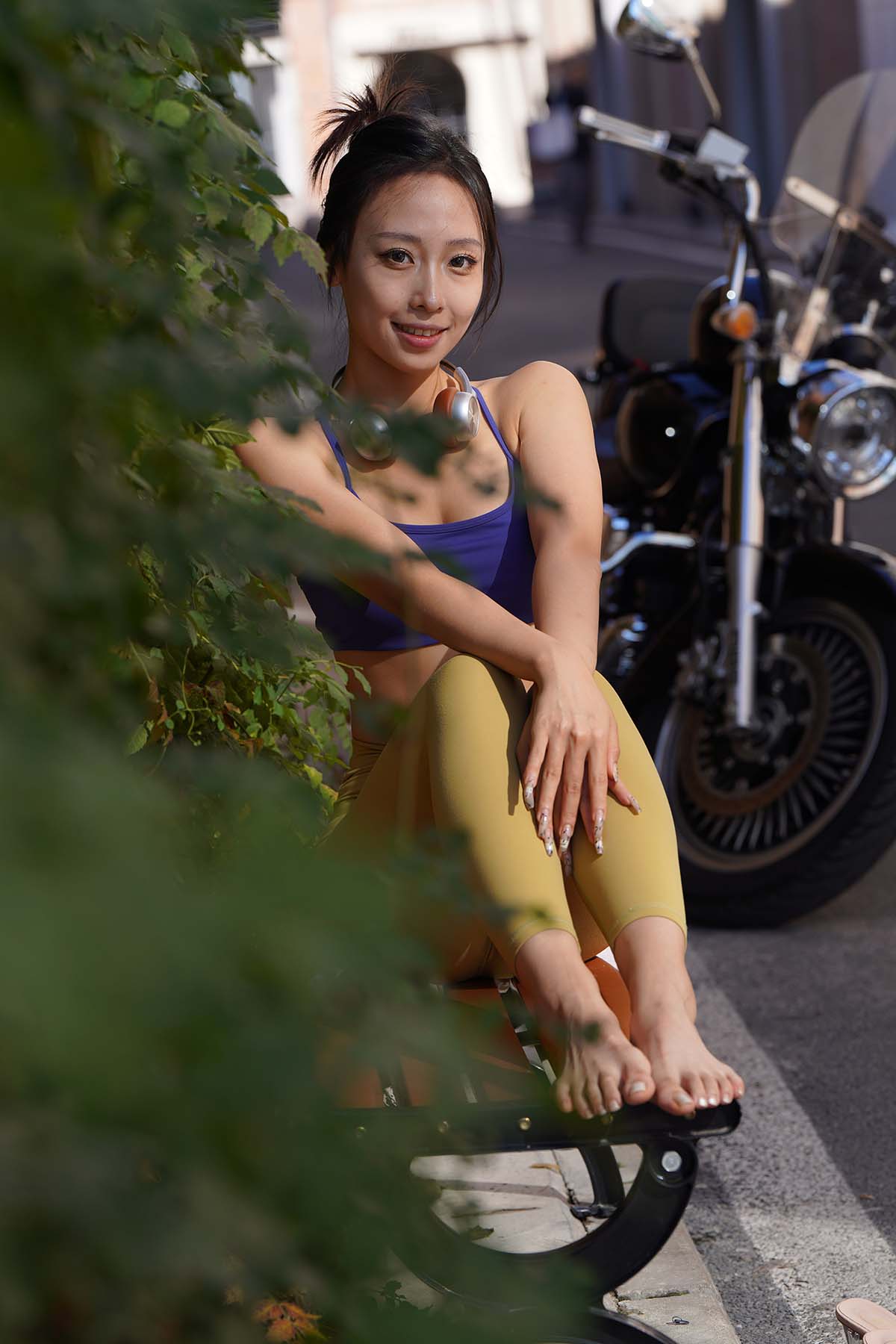 精选街拍作品 NO.4130 kaine模拍作品 – 浅黄色瑜伽裤美女