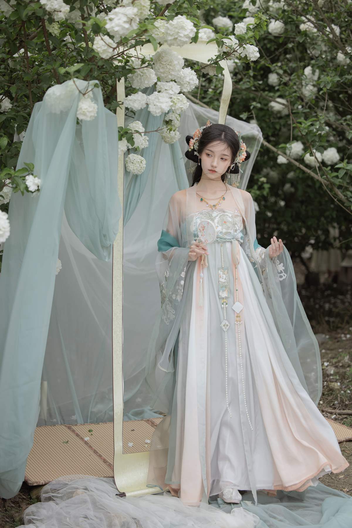 [YITUYU艺图语]2025.03.23 看尽长安花 抱走柒柒 预览图 - 2