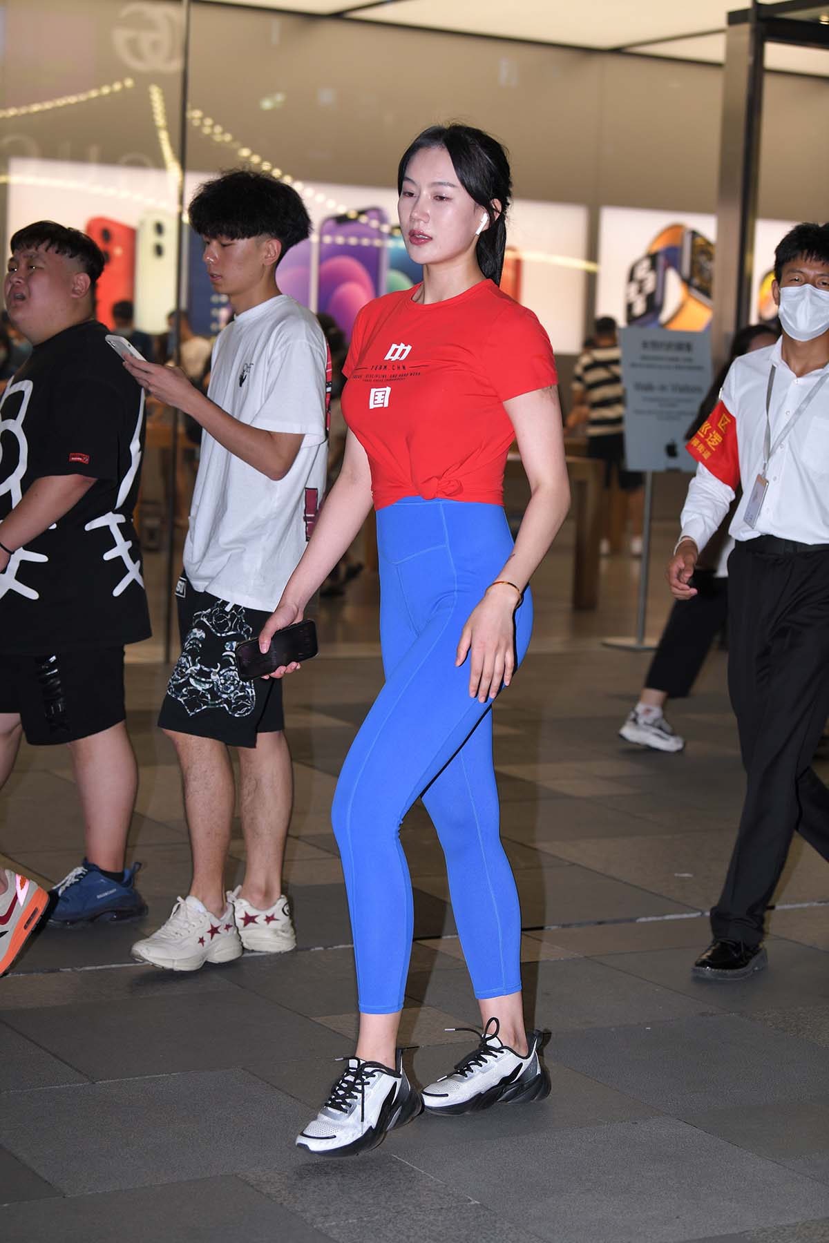 精选街拍作品 NO.4139 蓝色瑜伽运动裤