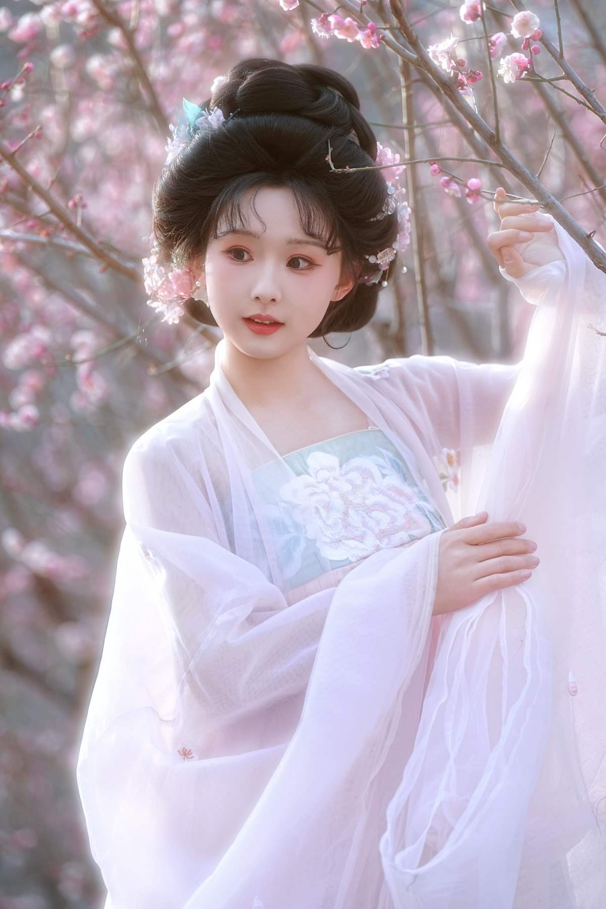 [YITUYU艺图语]2025.03.25 春有约，花不误 锐锐才不是菜狗