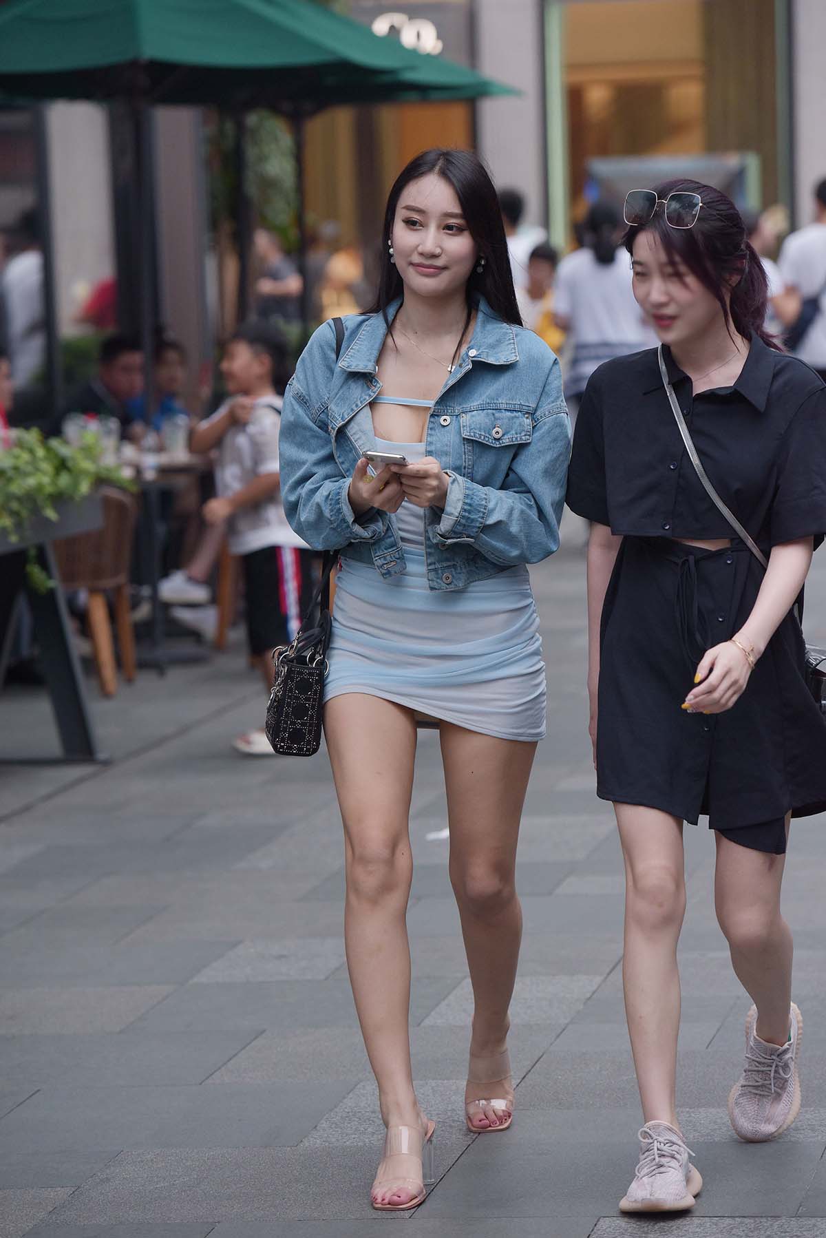 精选街拍作品 NO.4166 好身材藏不住