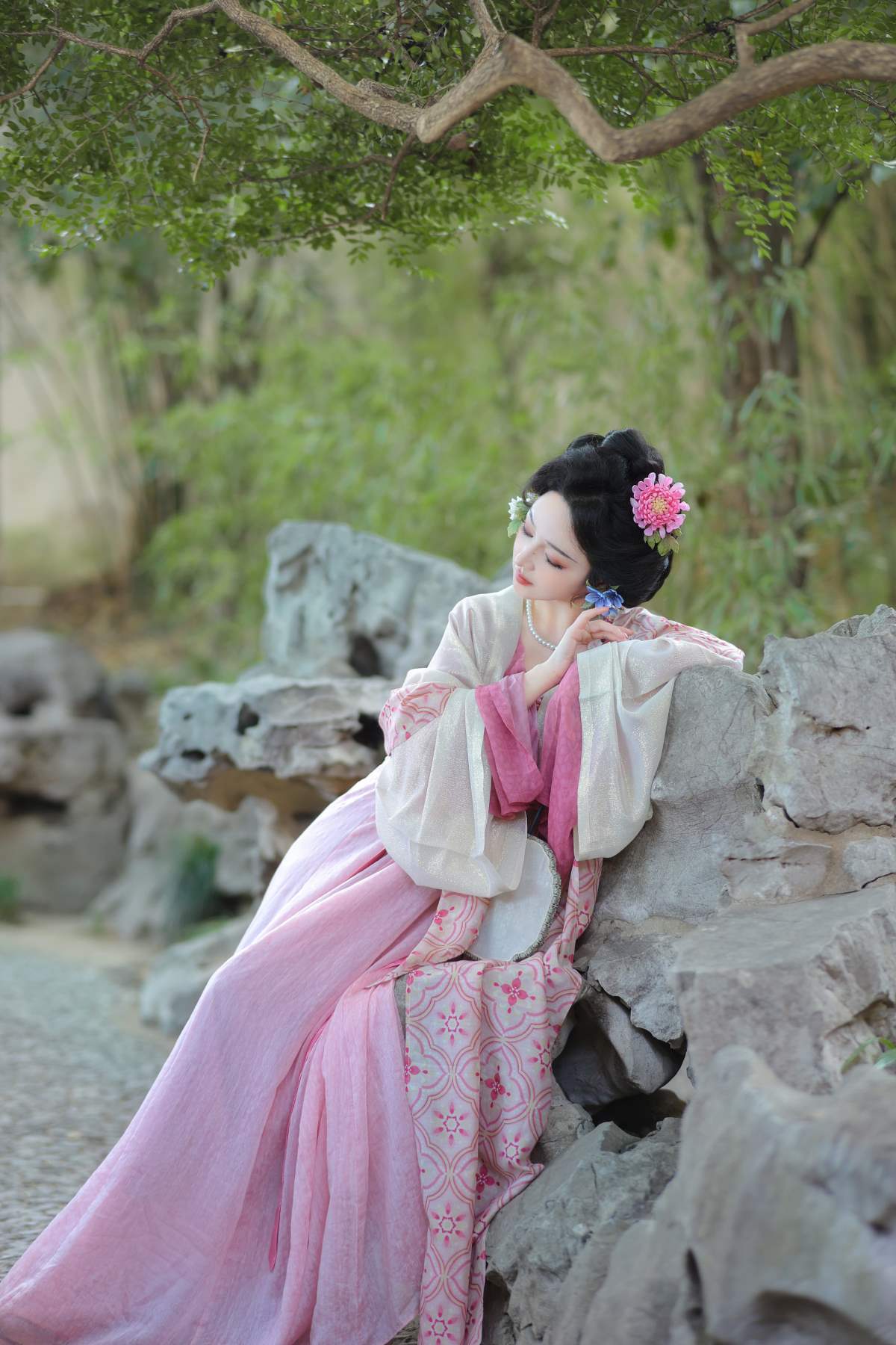 [YITUYU艺图语]2025.03.30 春去秋来只盼闯入你的眼眸 猫猫猫阿姨 预览图 - 2