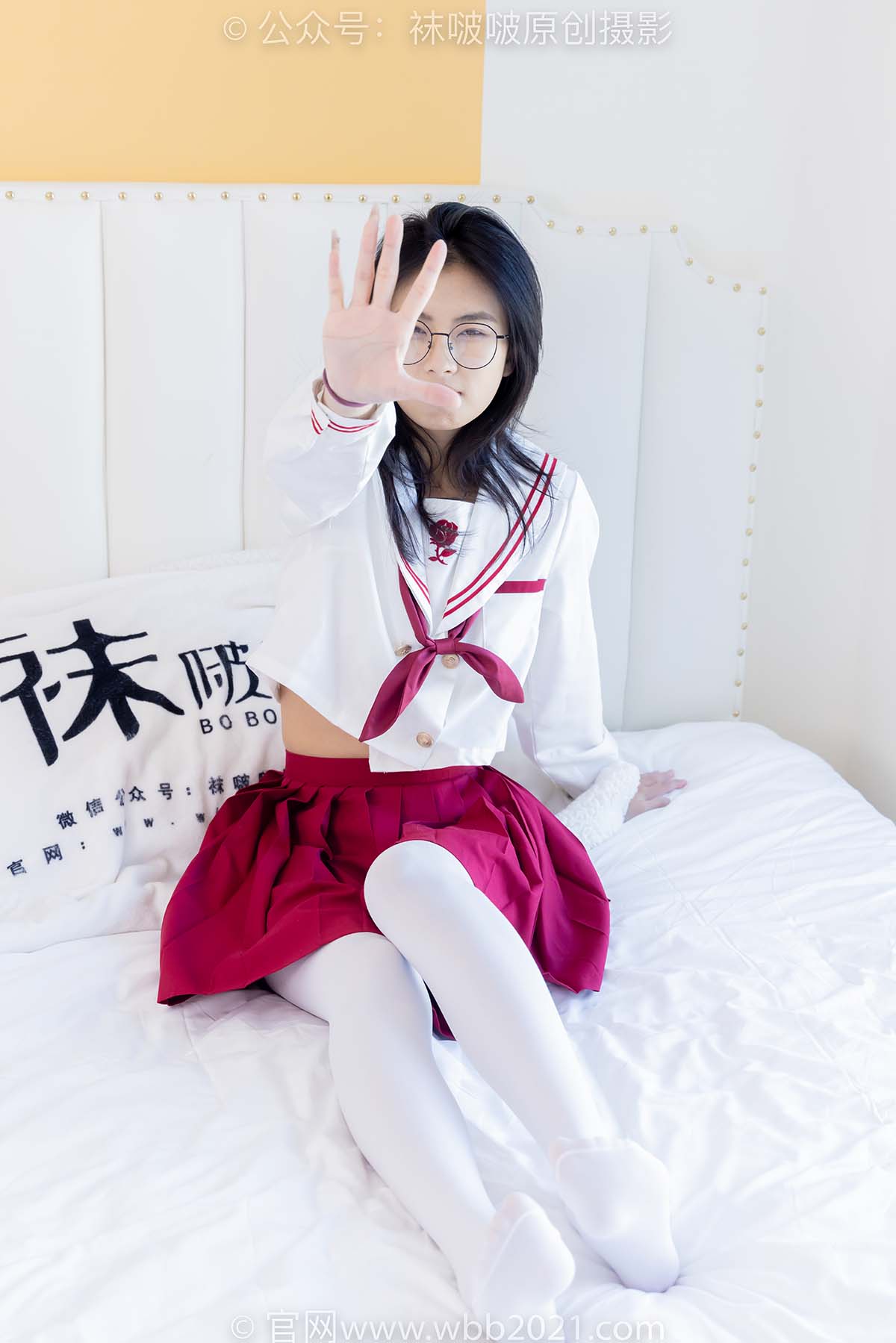 [BoBoSocks袜啵啵]NO.545 奶油-白色马丁靴、厚白丝、jk制服、瑜伽动作时用老头乐挠脚剧情 预览图 - 2