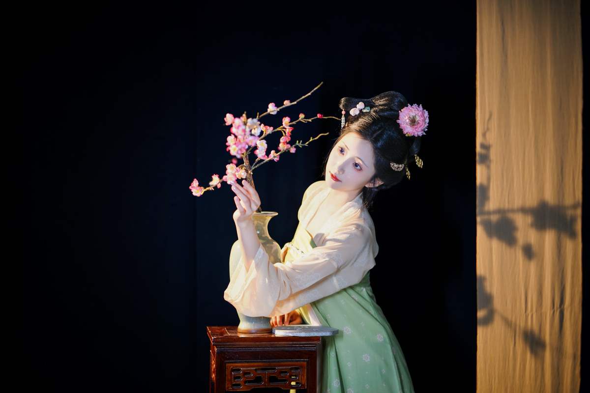 [YITUYU艺图语]2025.03.31 国色芳华 兔牙w 预览图 - 2