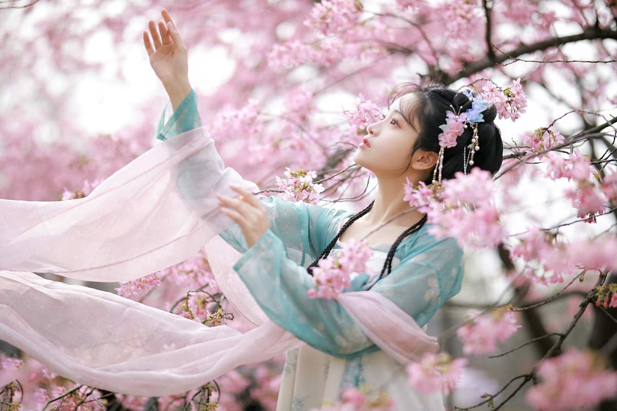 [YITUYU艺图语]2025.03.31 樱花少女 绵绵思远道