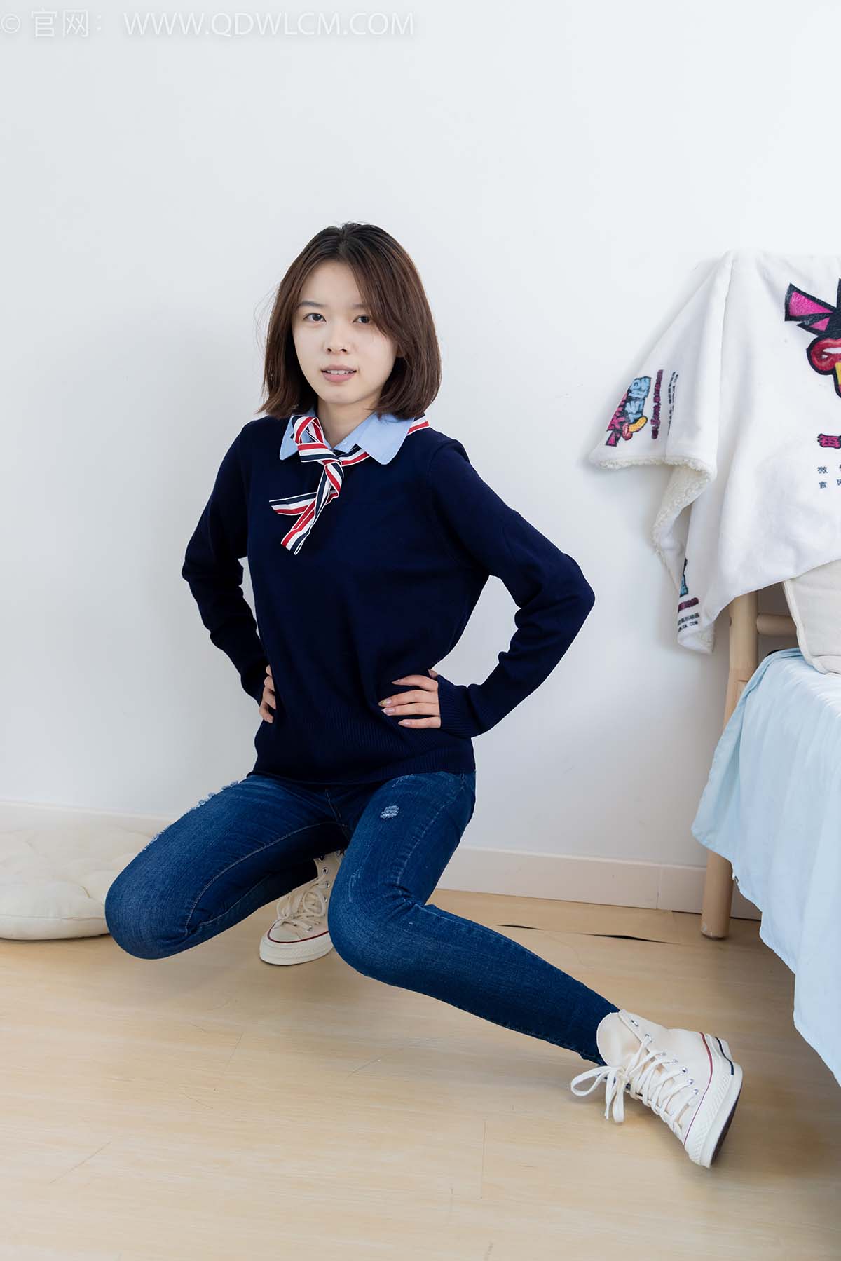 物恋传媒 NO.2354 小悦-帆布鞋、白棉袜、裸足