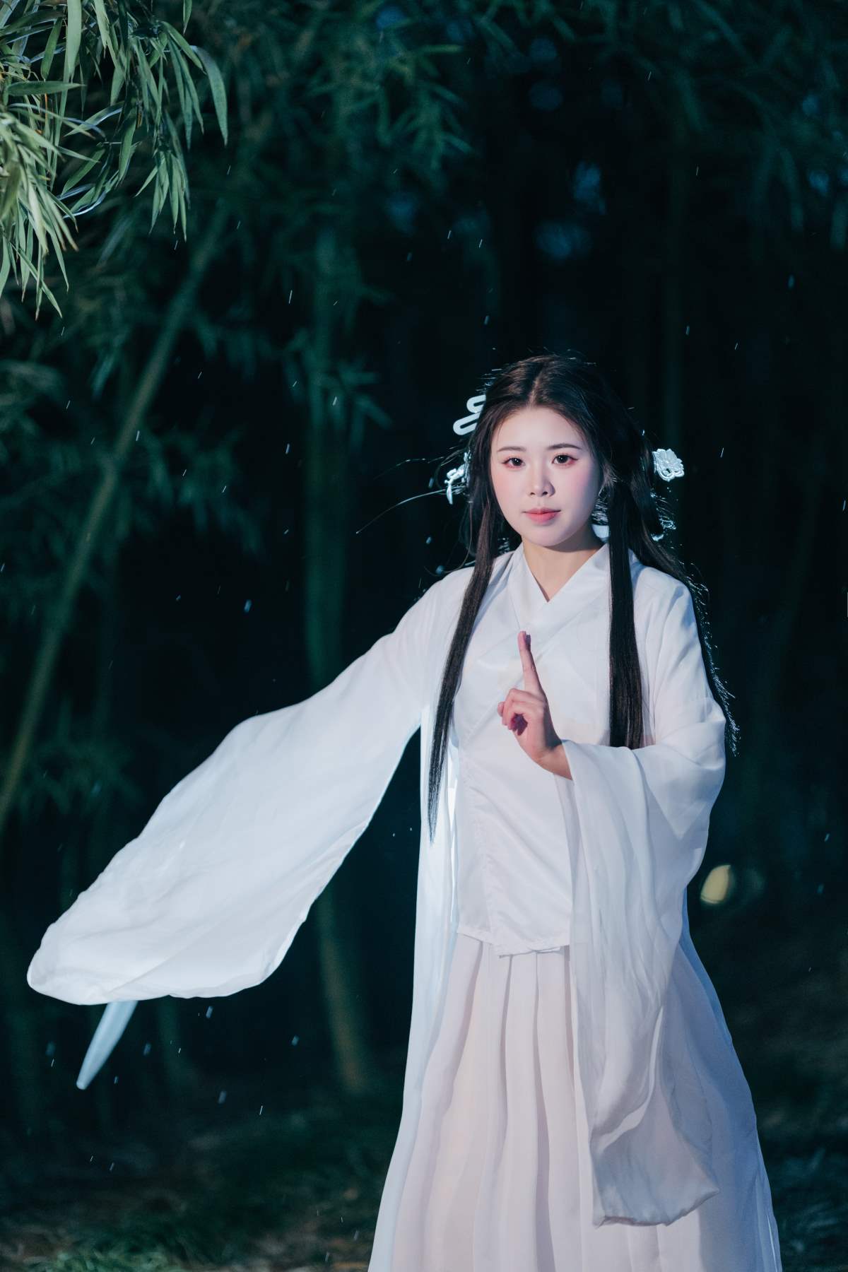 [YITUYU艺图语]2025.03.31 竹林夜影清冷风 苏苏 预览图 - 2