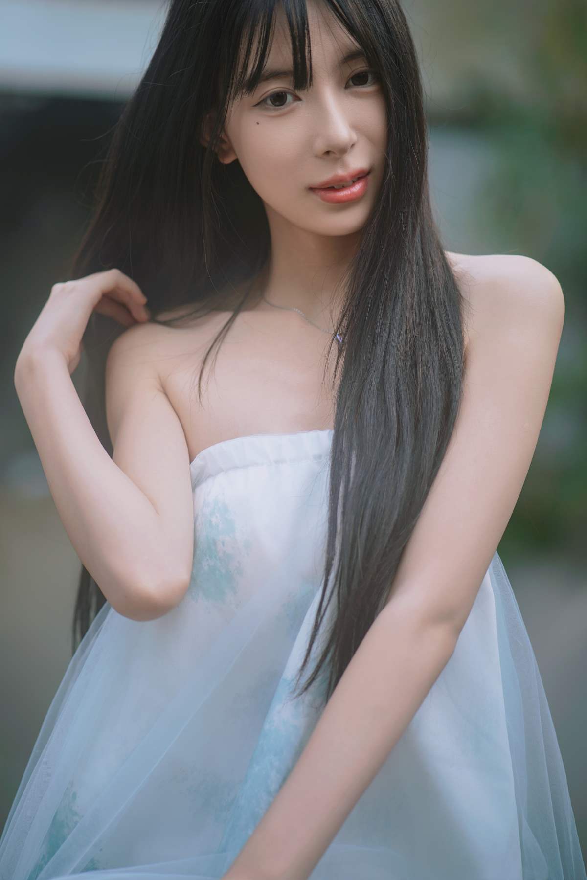 [YITUYU艺图语]2025.04.02 兰圃佳人，诗意风华 小余