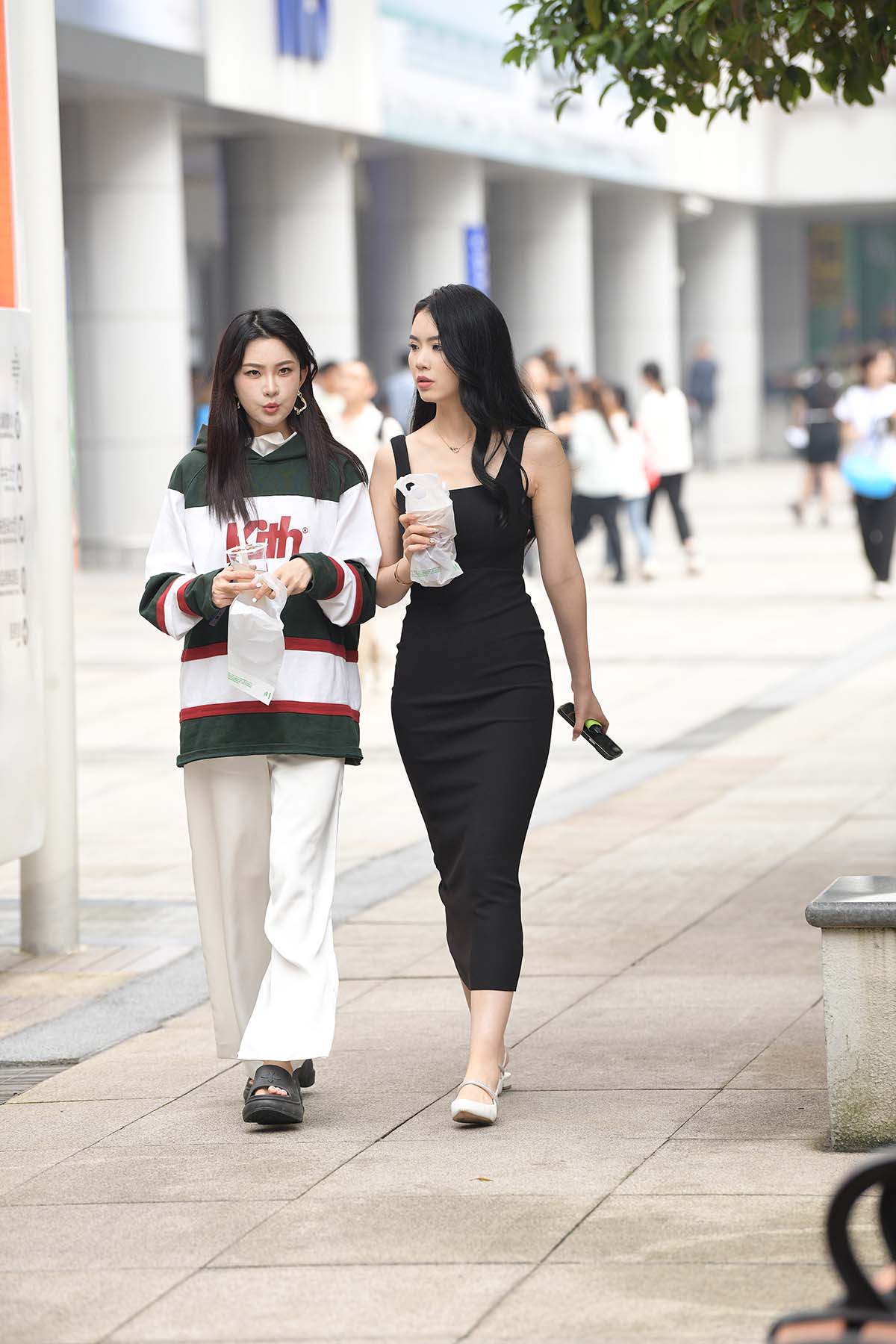 精选街拍作品 NO.4208 黑色吊带修身裙