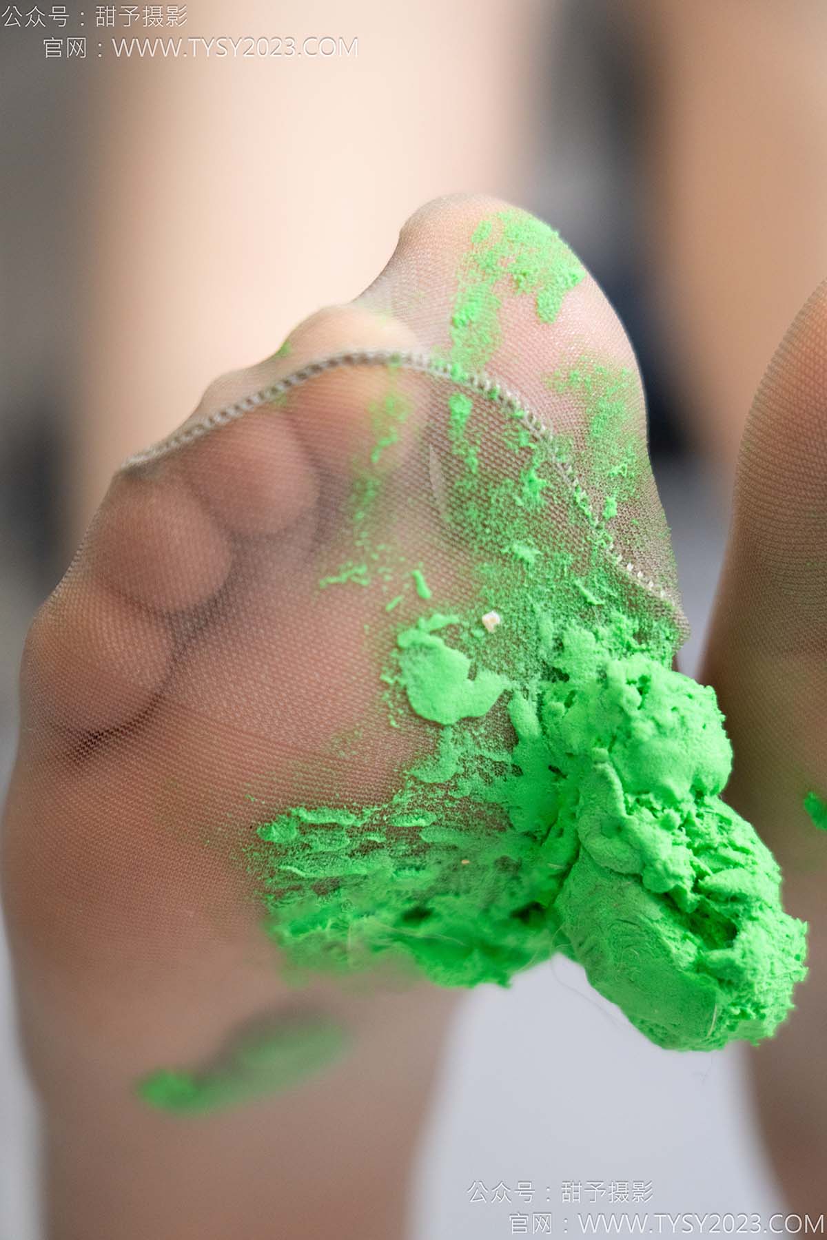 甜予摄影 NO.175 澜澜-高跟鞋、薄灰丝、薄黑丝、踩小人剧情 预览图 - 2