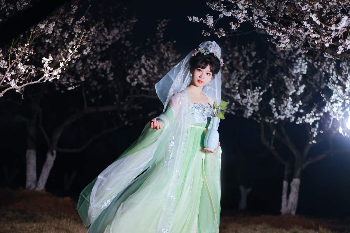 [YITUYU艺图语]2025.04.04 暗香 周周Ay 预览图 - 2